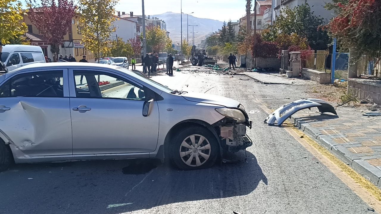 Freni patlayan kamyonet dehşet saçtı: 1 ölü, 1’i ağır 6 yaralı
