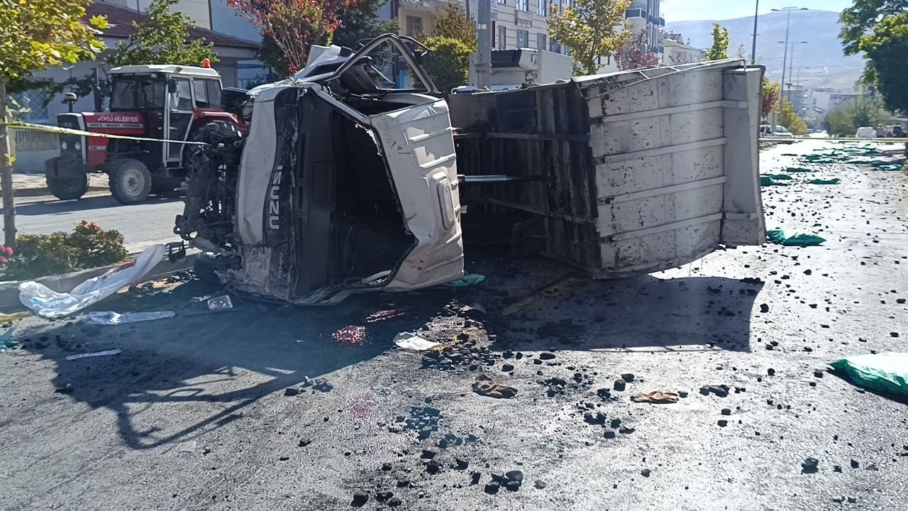 Freni patlayan kamyonet dehşet saçtı: 1 ölü, 1’i ağır 6 yaralı
