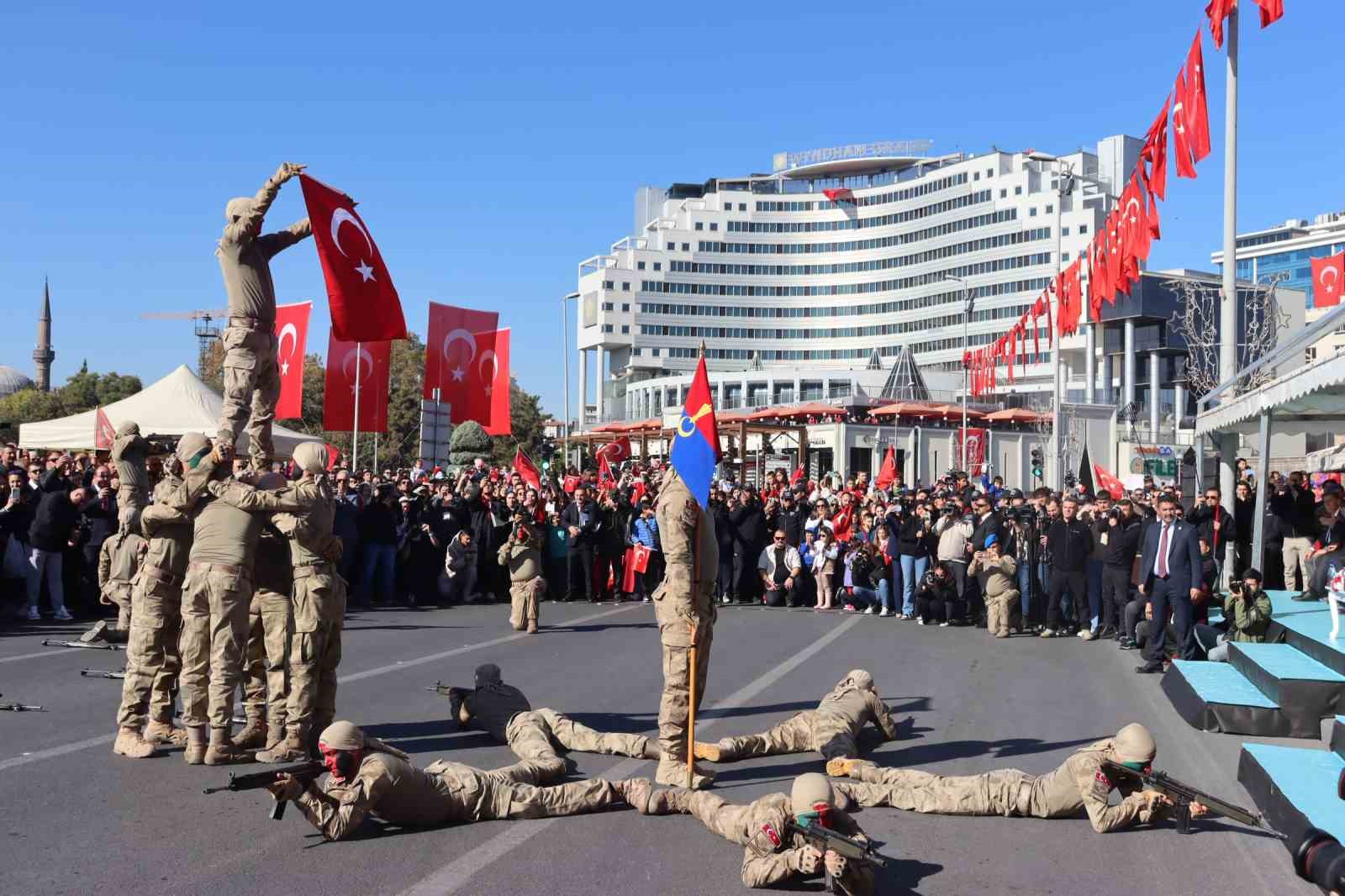 Kayseri’de dev sıcak hava balonlu 29 Ekim kutlaması
