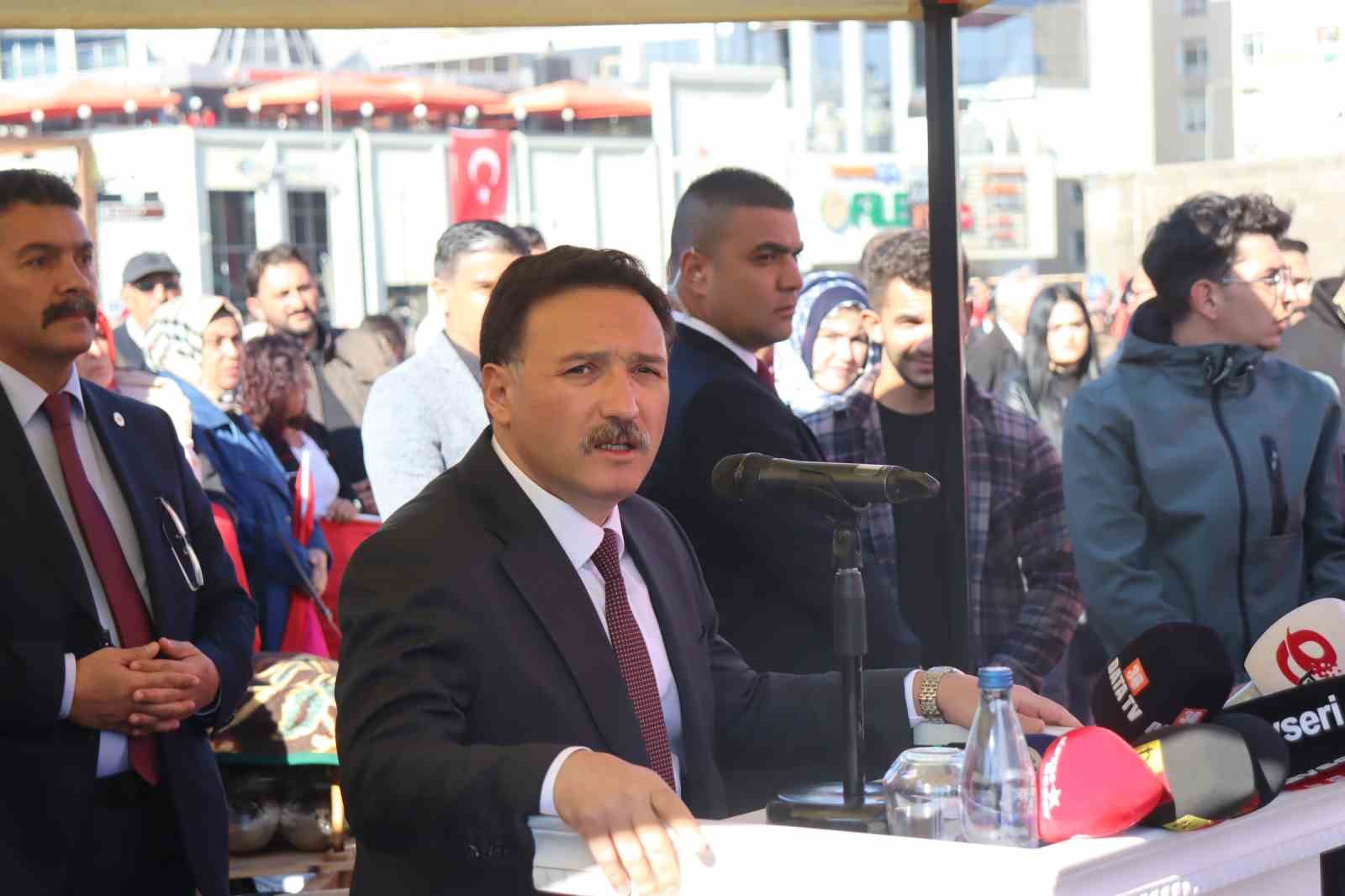 Kayseri’de dev sıcak hava balonlu 29 Ekim kutlaması
