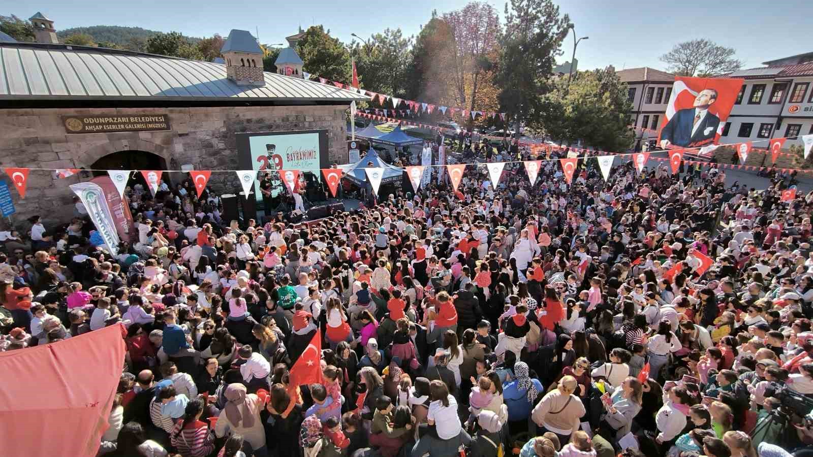 Odunpazarı’ndan çocuklar için coşkulu Cumhuriyet Bayramı konseri
