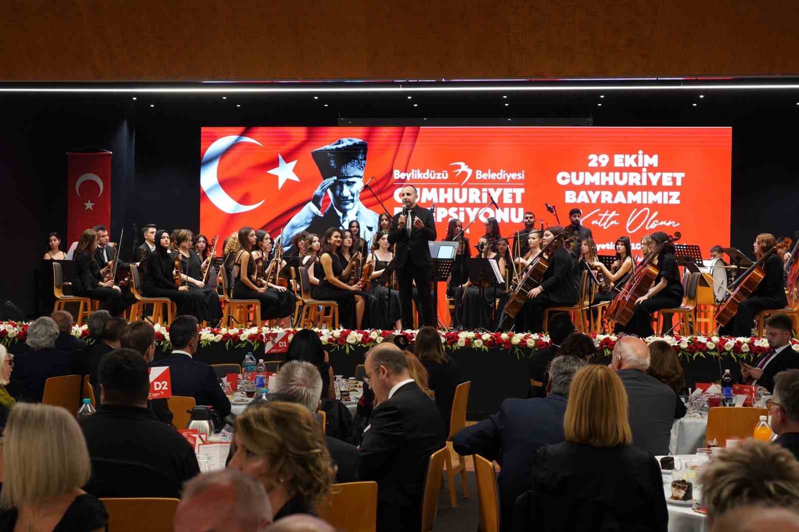 Beylikdüzü’nde Cumhuriyet resepsiyonu
