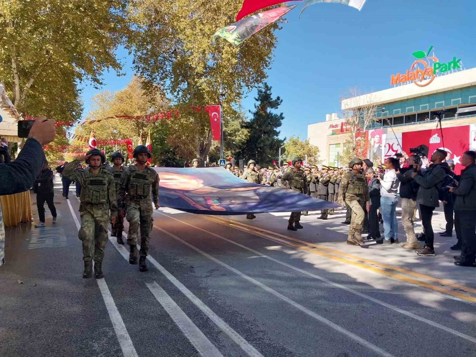 Deprem bölgesi Malatya’da 29 Ekim Cumhuriyet Bayramı Coşkusu
