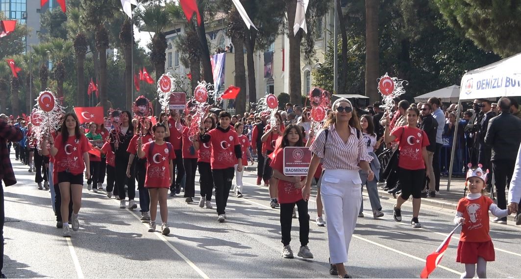 Denizli’de Cumhuriyetin 101. yılı coşkuyla kutlandı
