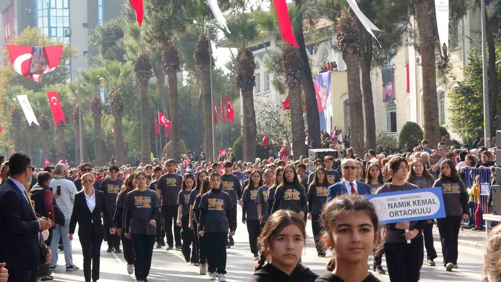 Denizli’de Cumhuriyetin 101. yılı coşkuyla kutlandı
