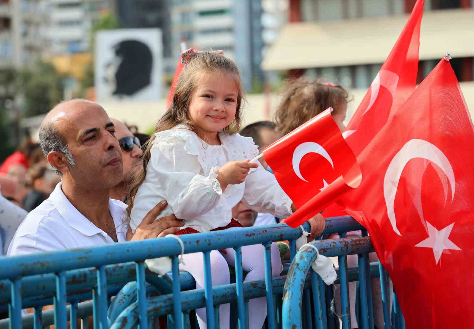 Adana’da Cumhuriyet’in 101. yılı coşkuyla kutlandı
