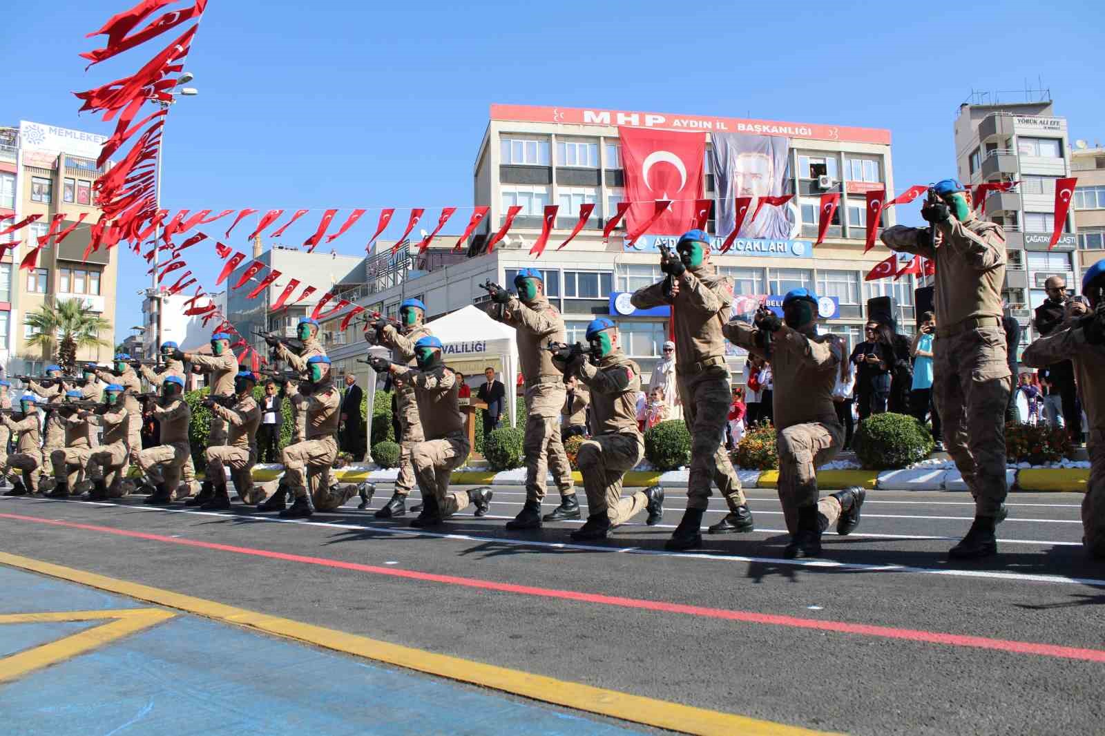 Aydın’da 29 Ekim Cumhuriyet Bayramı coşkuyla kutlandı
