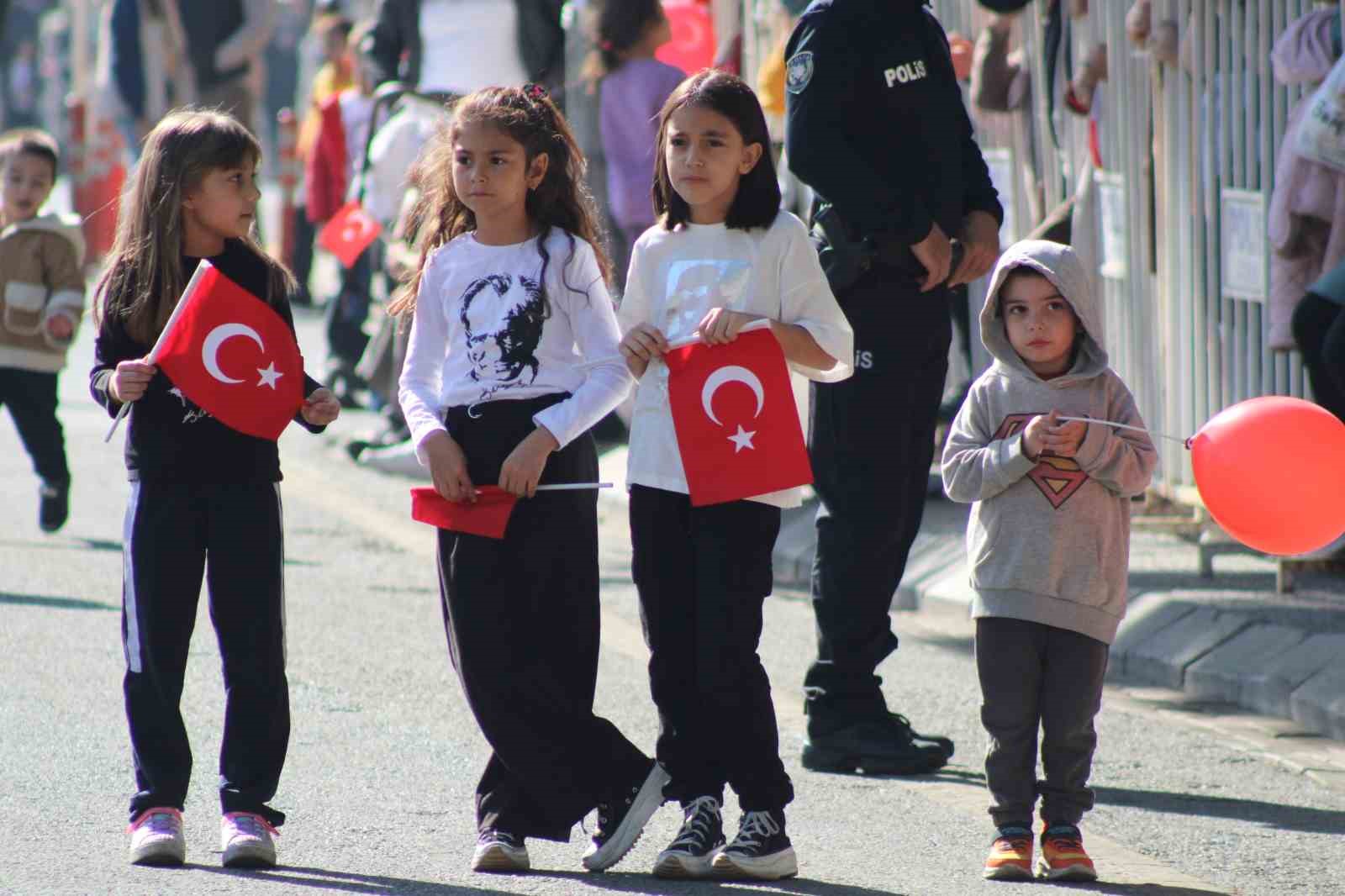 Aydın’da 29 Ekim Cumhuriyet Bayramı coşkuyla kutlandı
