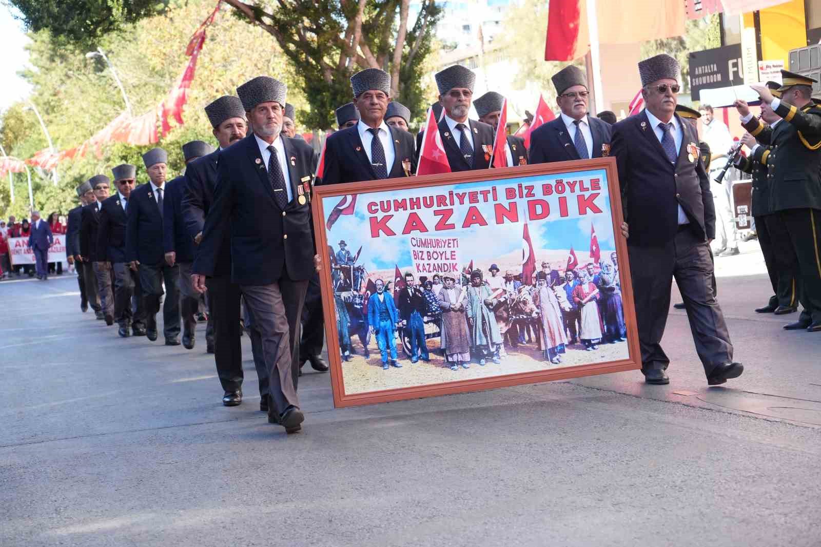 Antalya’da Cumhuriyet coşkusu
