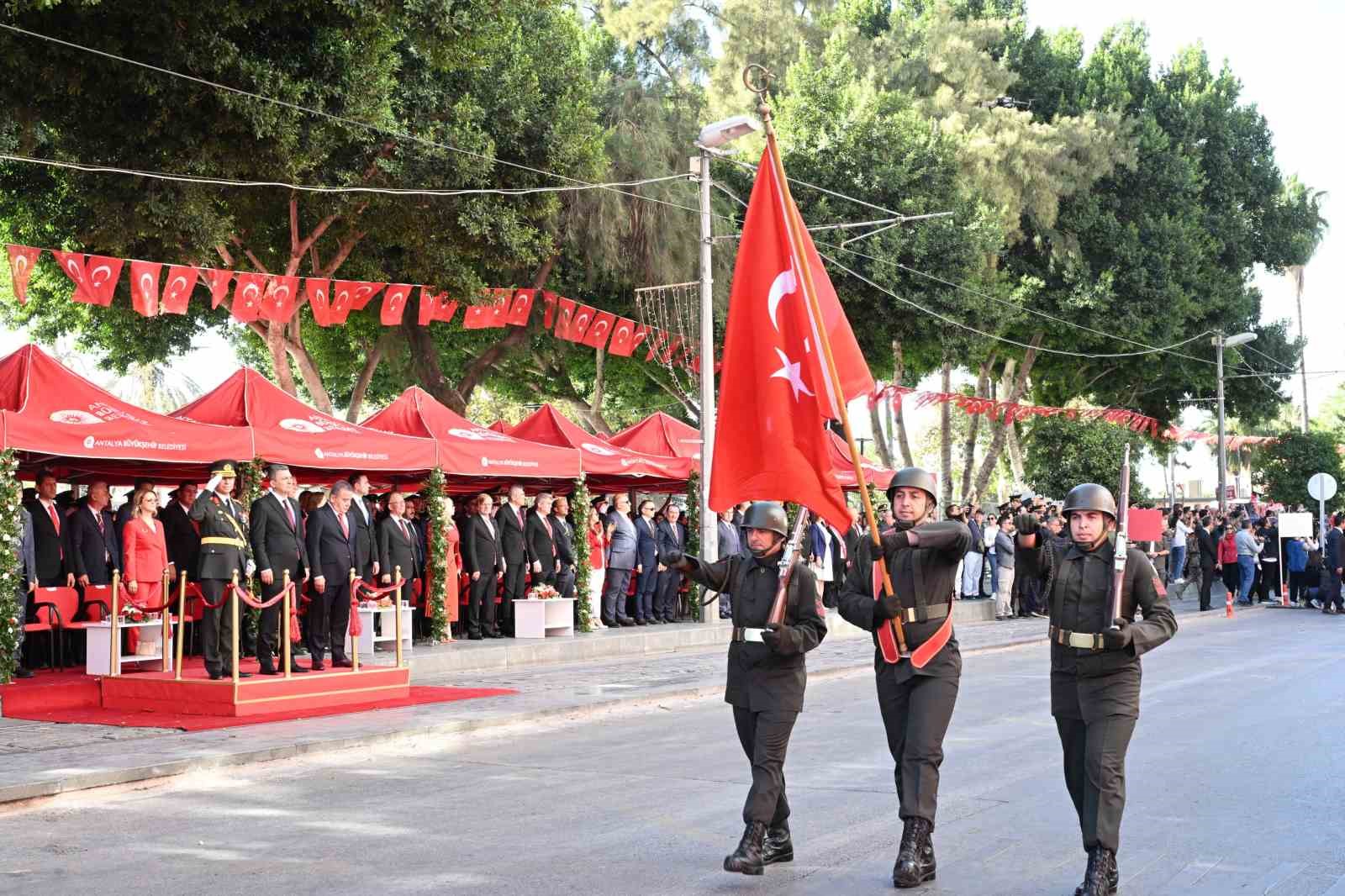 Antalya’da Cumhuriyet coşkusu
