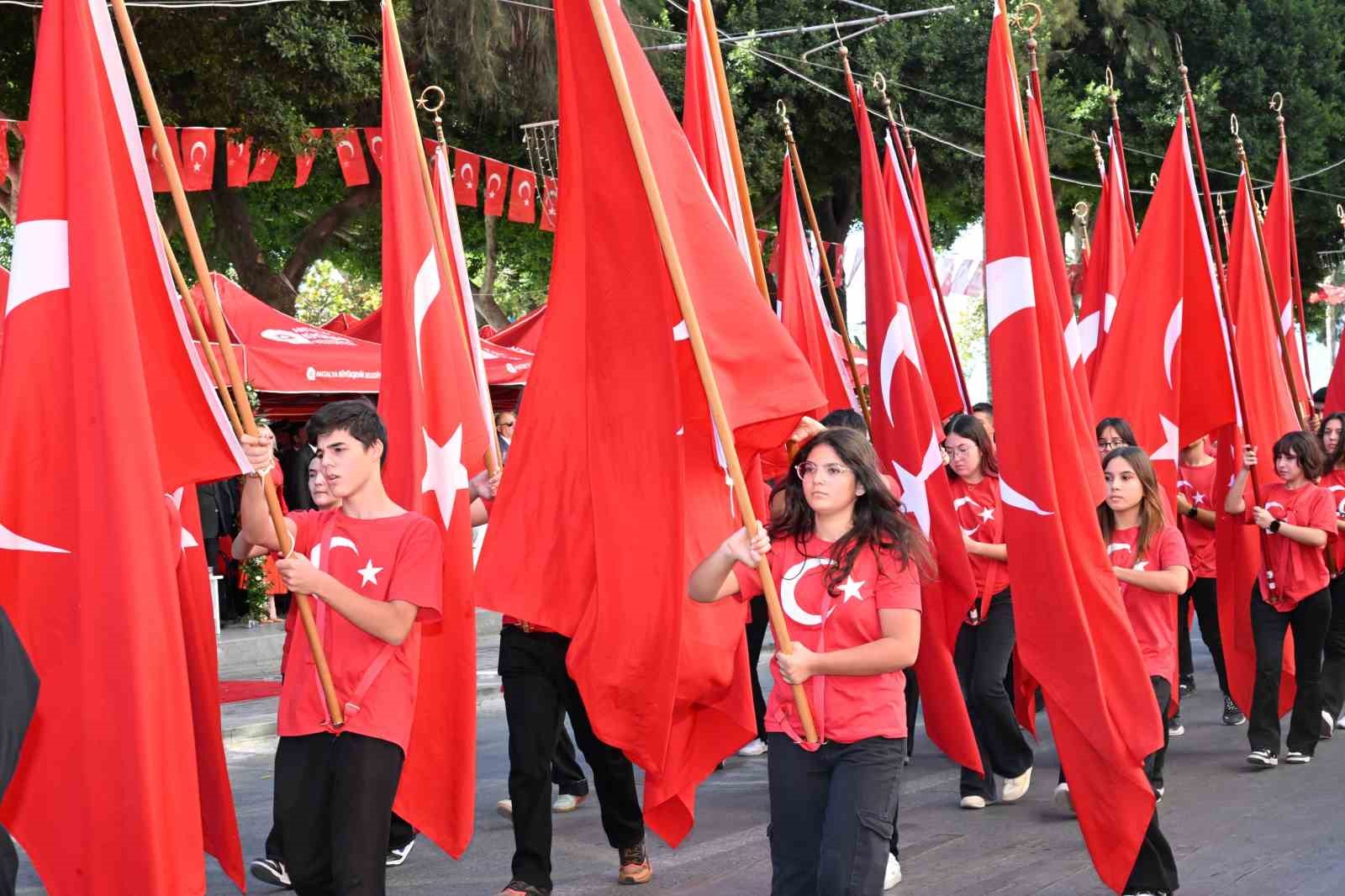 Antalya’da Cumhuriyet coşkusu
