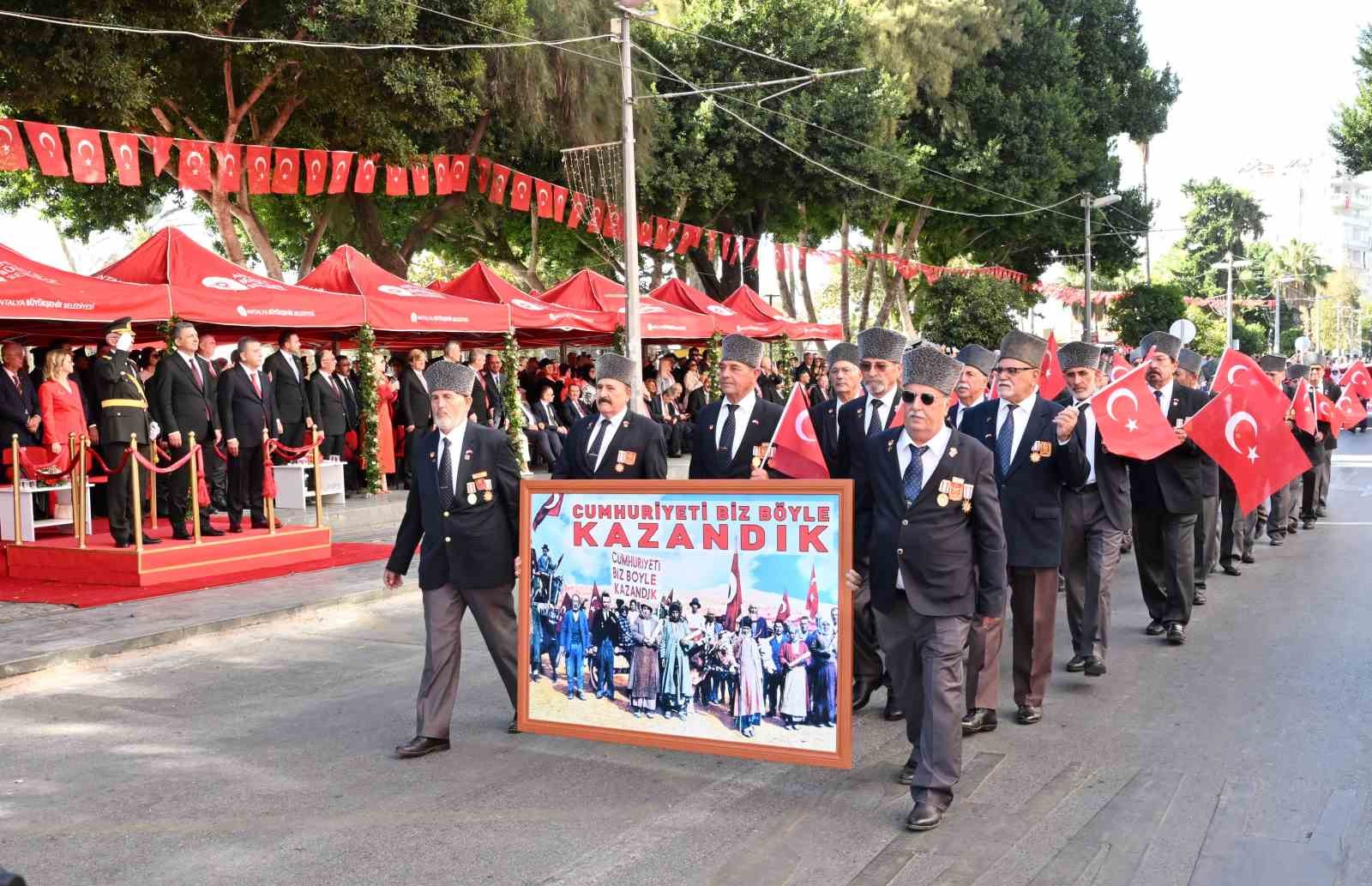 Antalya’da Cumhuriyet coşkusu
