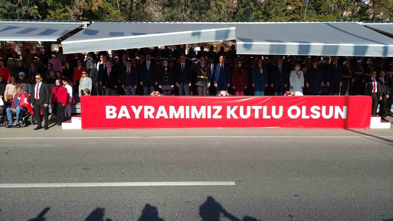 Cumhuriyet’in 101. yılı kutlamalarında Jandarma ve polis gösterileri nefes kesti
