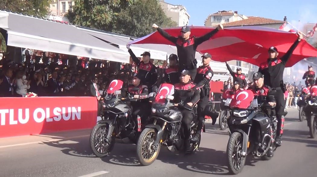 Cumhuriyet’in 101. yılı kutlamalarında Jandarma ve polis gösterileri nefes kesti
