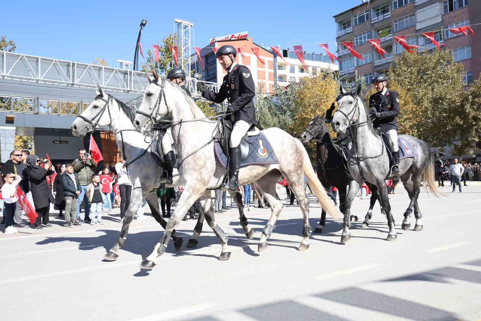 Elazığ’da Cumhuriyet’in 101. yılı coşkuyla kutlandı
