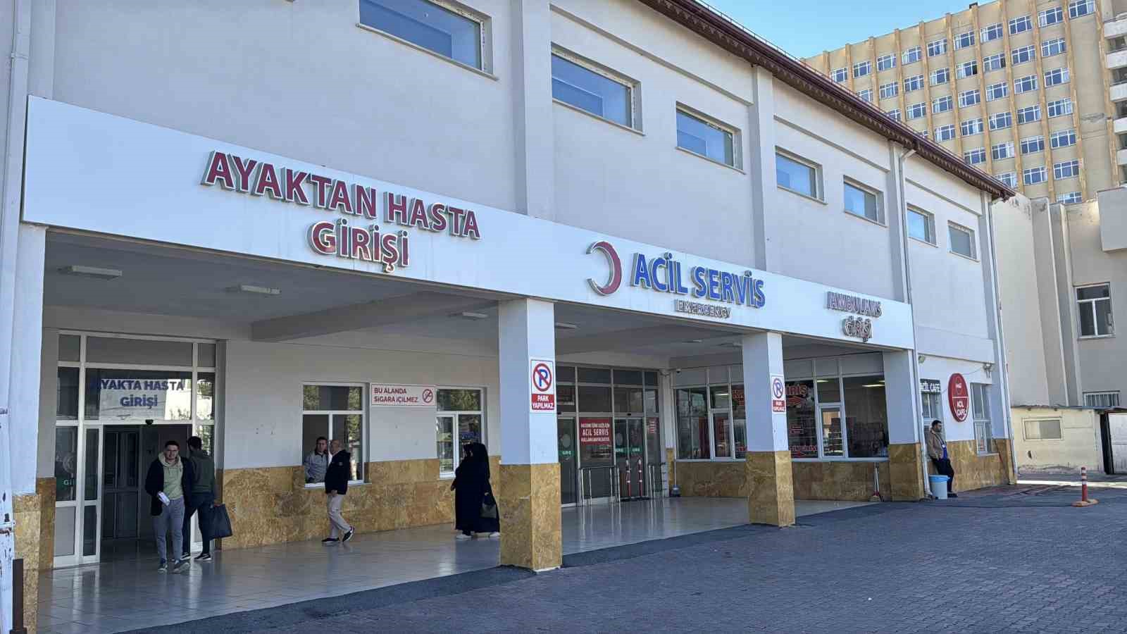 Uyuşturucu tabancayla kendini vuran belediye personeli hastaneye kaldırıldı
