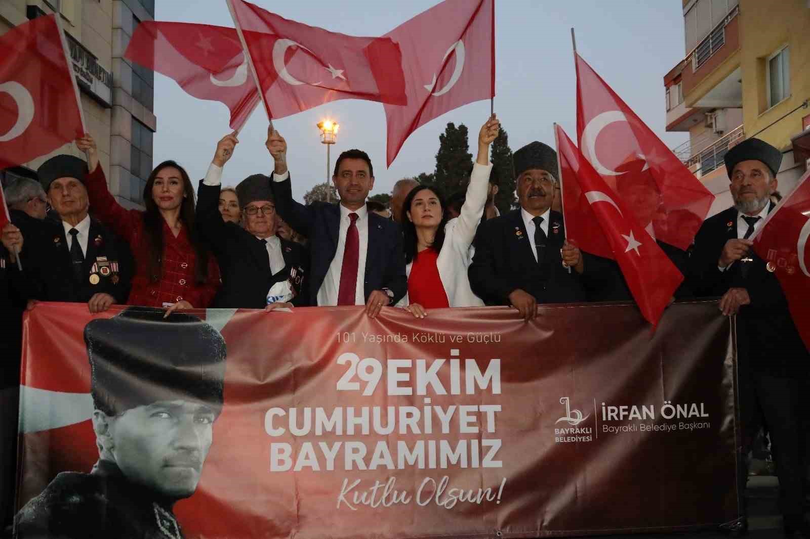 Bayraklı’da Cumhuriyetin 101’inci yılında büyük coşku
