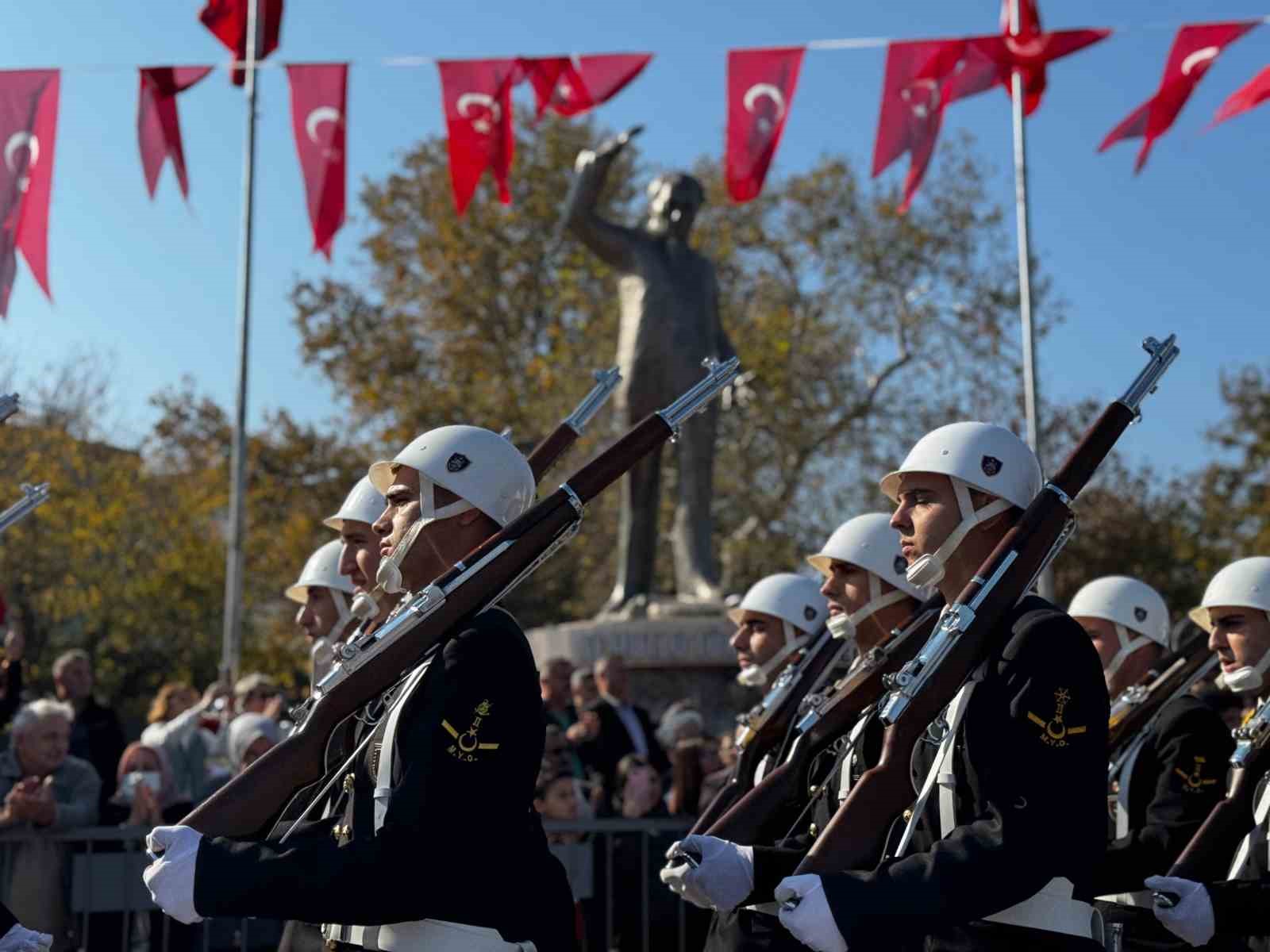 Yalova’da Cumhuriyet’in 101. yılı coşkuyla kutlandı
