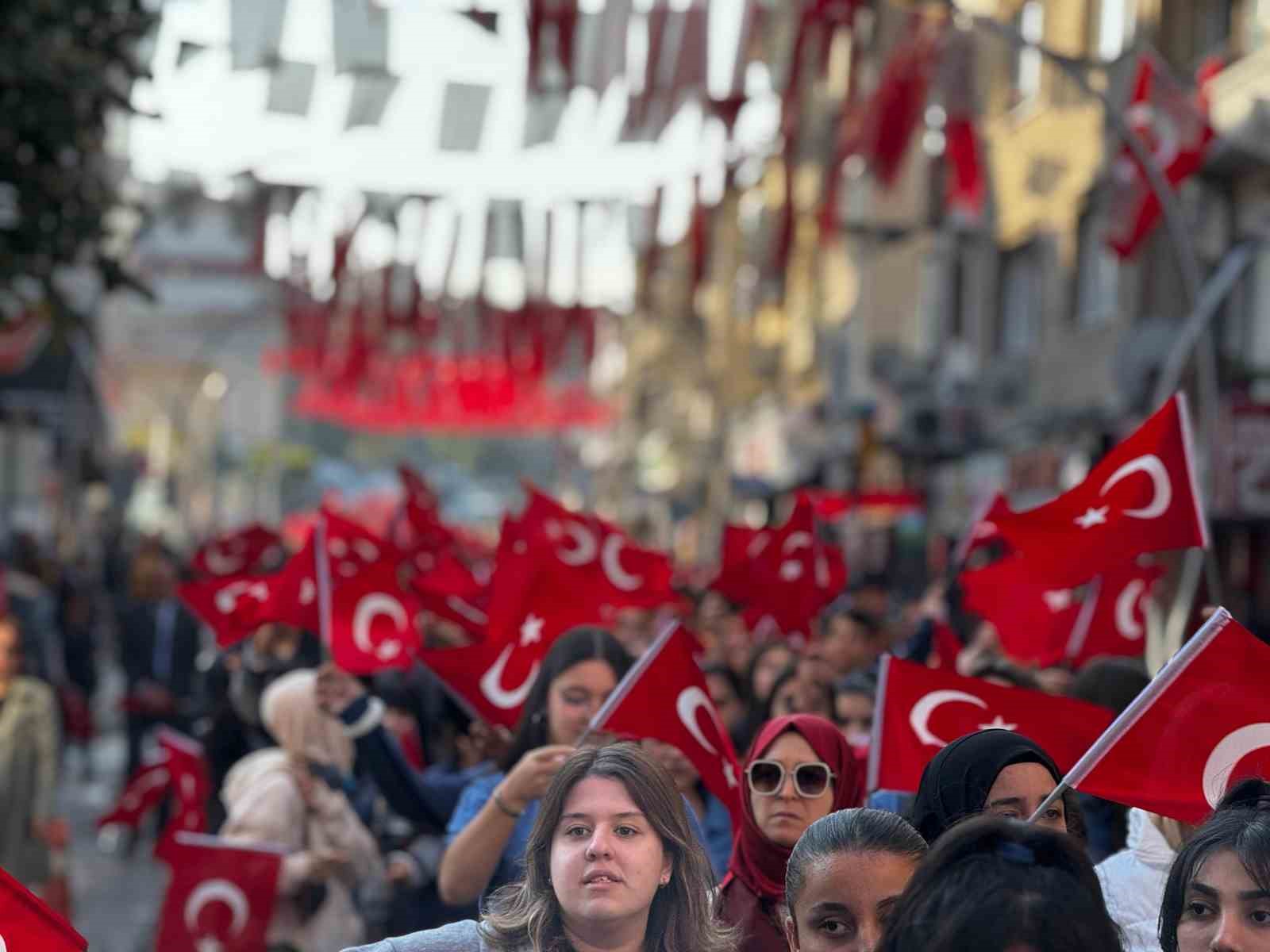 Yalova’da Cumhuriyet’in 101. yılı coşkuyla kutlandı
