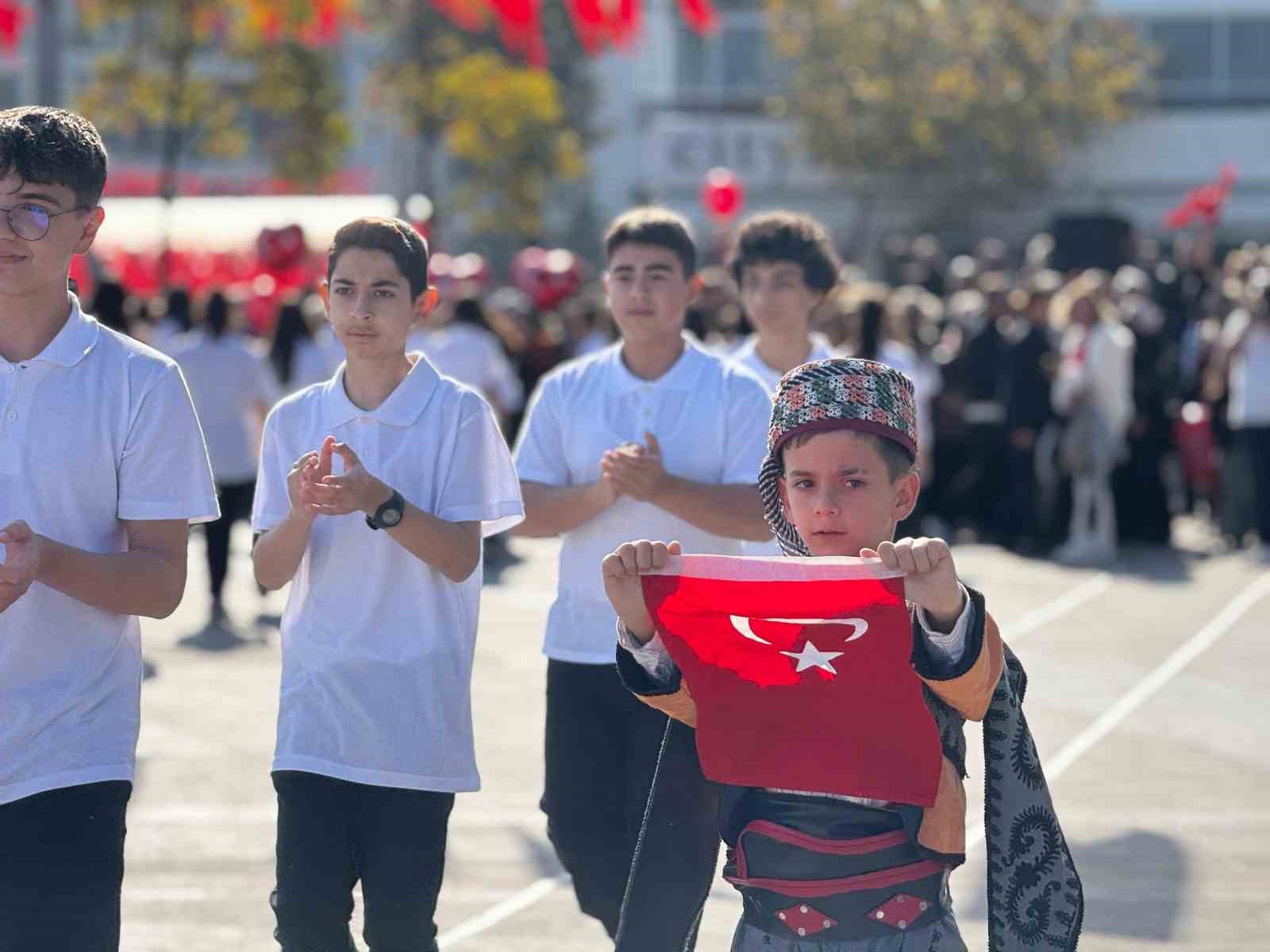 Yalova’da Cumhuriyet’in 101. yılı coşkuyla kutlandı
