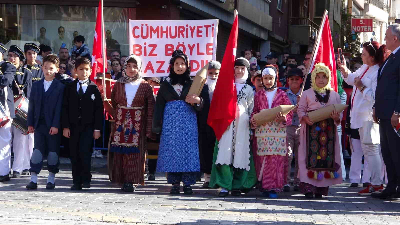 Uşak’ta Türkiye Cumhuriyetinin 101. yaşı coşkuyla kutlandı
