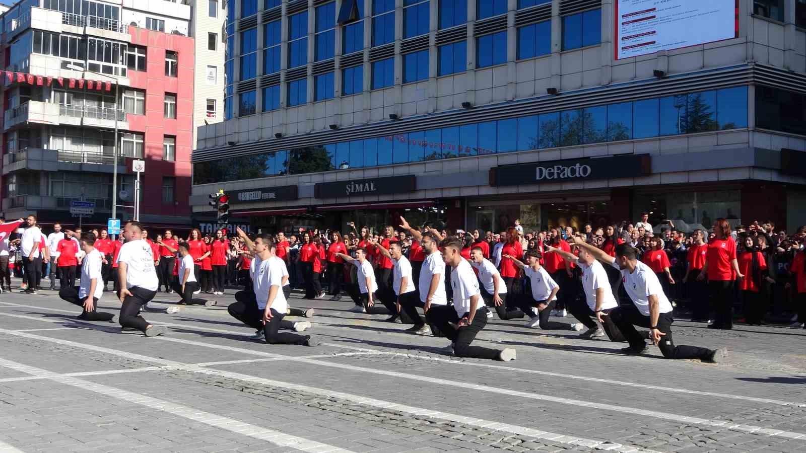 Uşak’ta Türkiye Cumhuriyetinin 101. yaşı coşkuyla kutlandı
