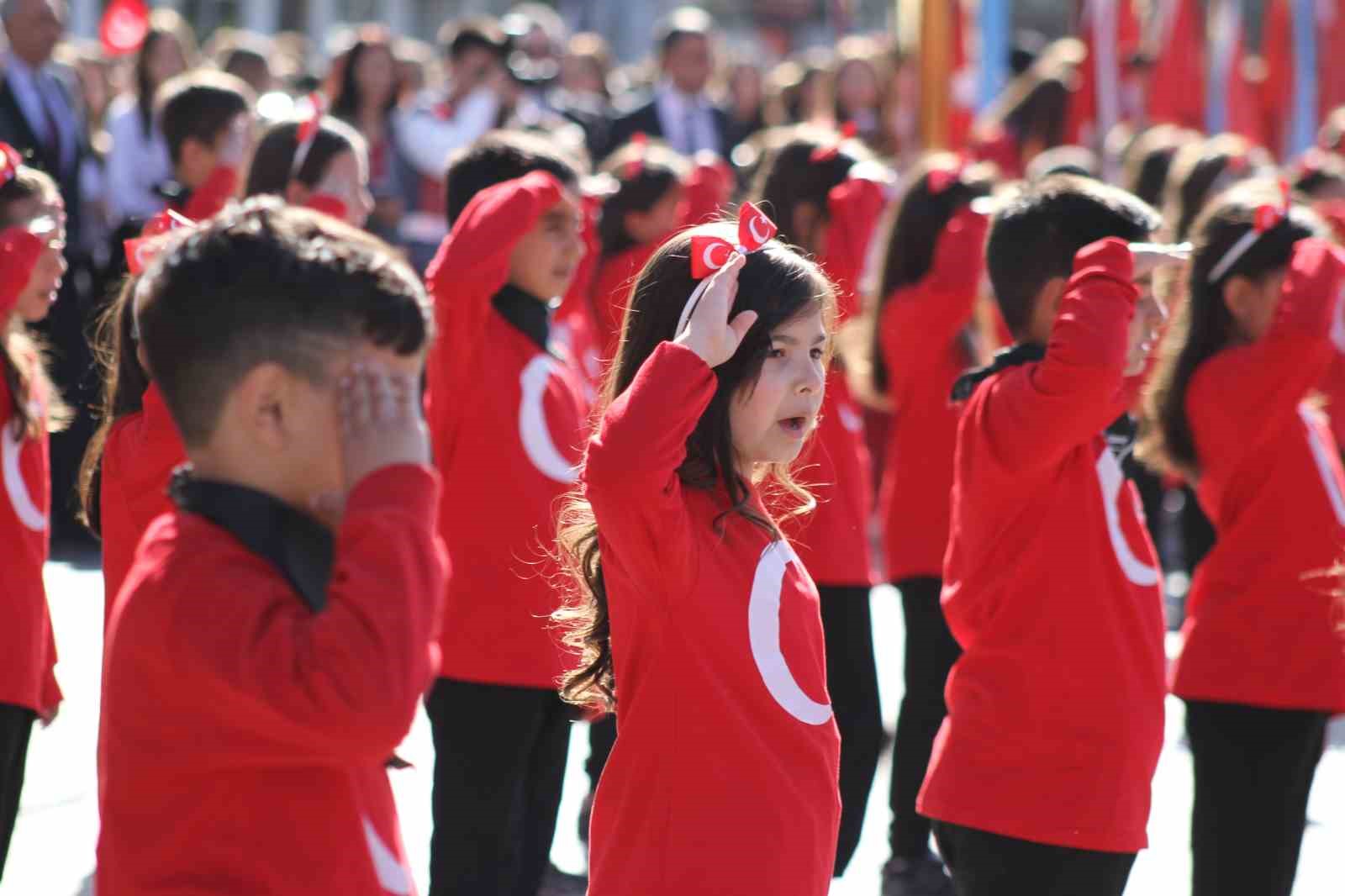 Uşak’ta Türkiye Cumhuriyetinin 101. yaşı coşkuyla kutlandı
