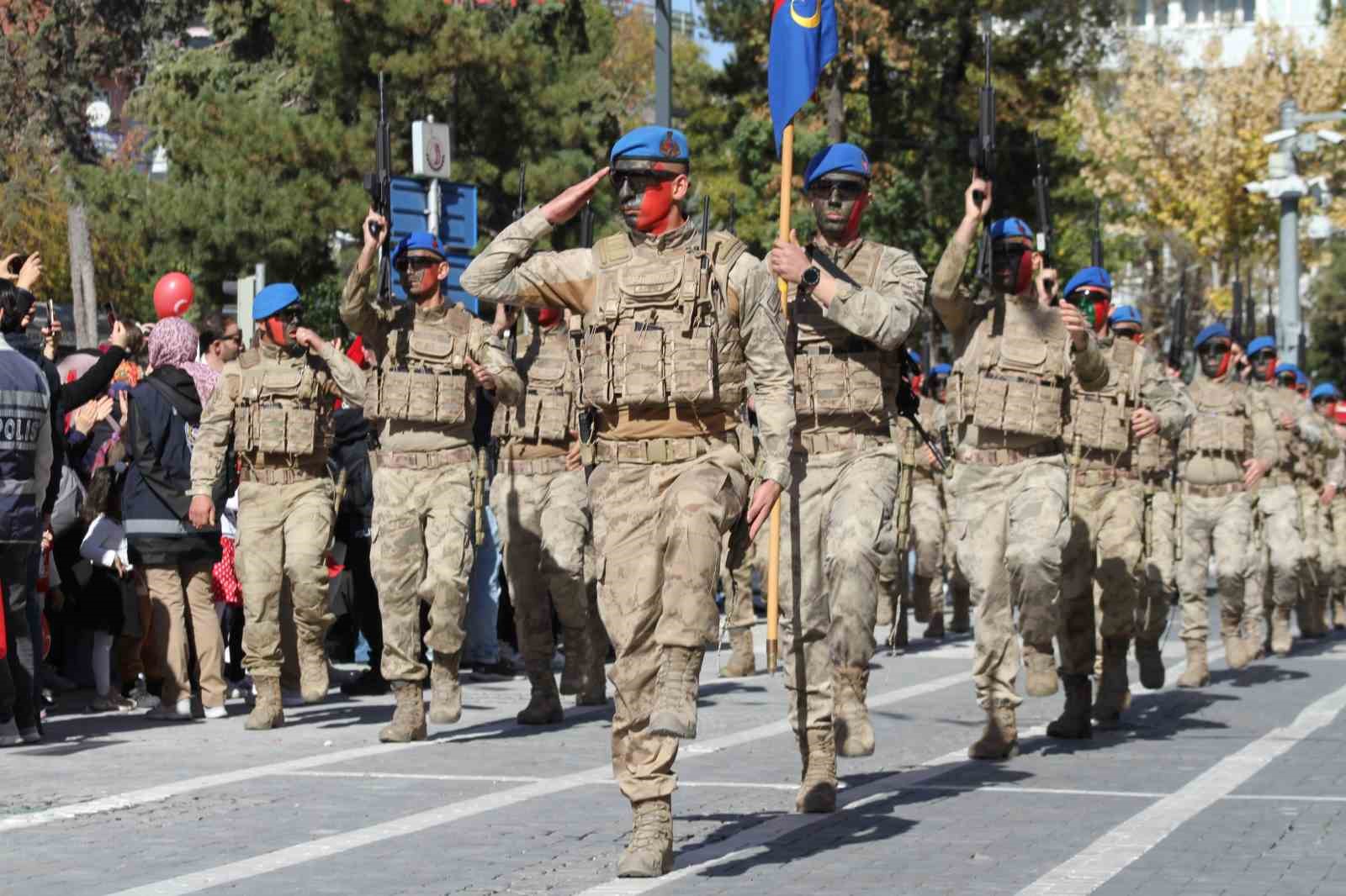 Uşak’ta Türkiye Cumhuriyetinin 101. yaşı coşkuyla kutlandı
