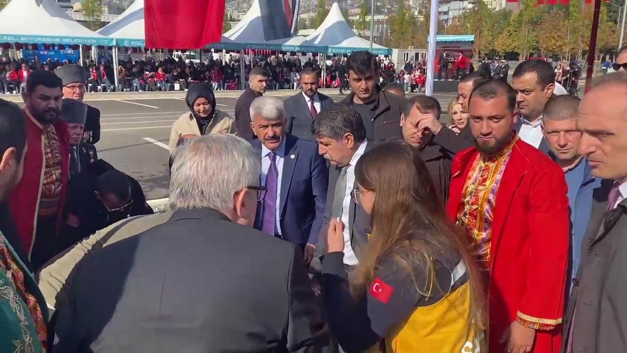 Kutlamada fenalaşan mehteran bölükbaşına ilk müdahaleyi milletvekilleri yaptı
