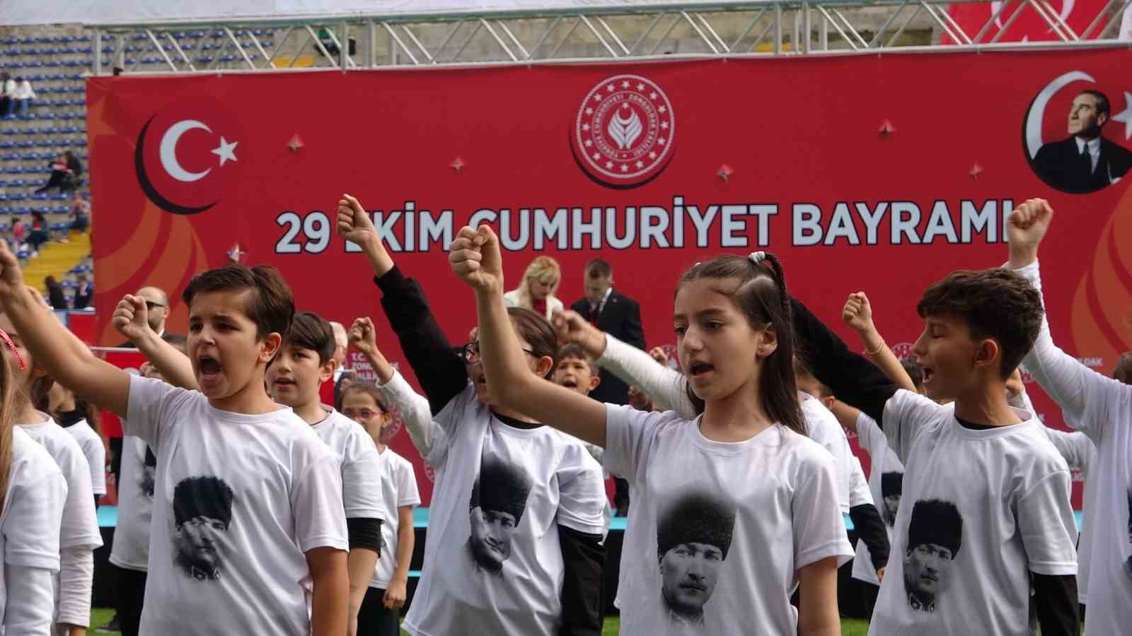 Cumhuriyetin ilk vilayetinde 29 Ekim coşkusu
