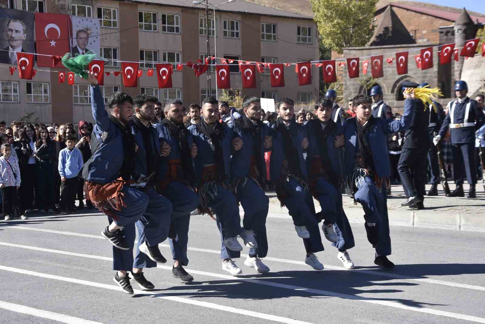 Bitlis’te Cumhuriyet Bayramı coşkusu
