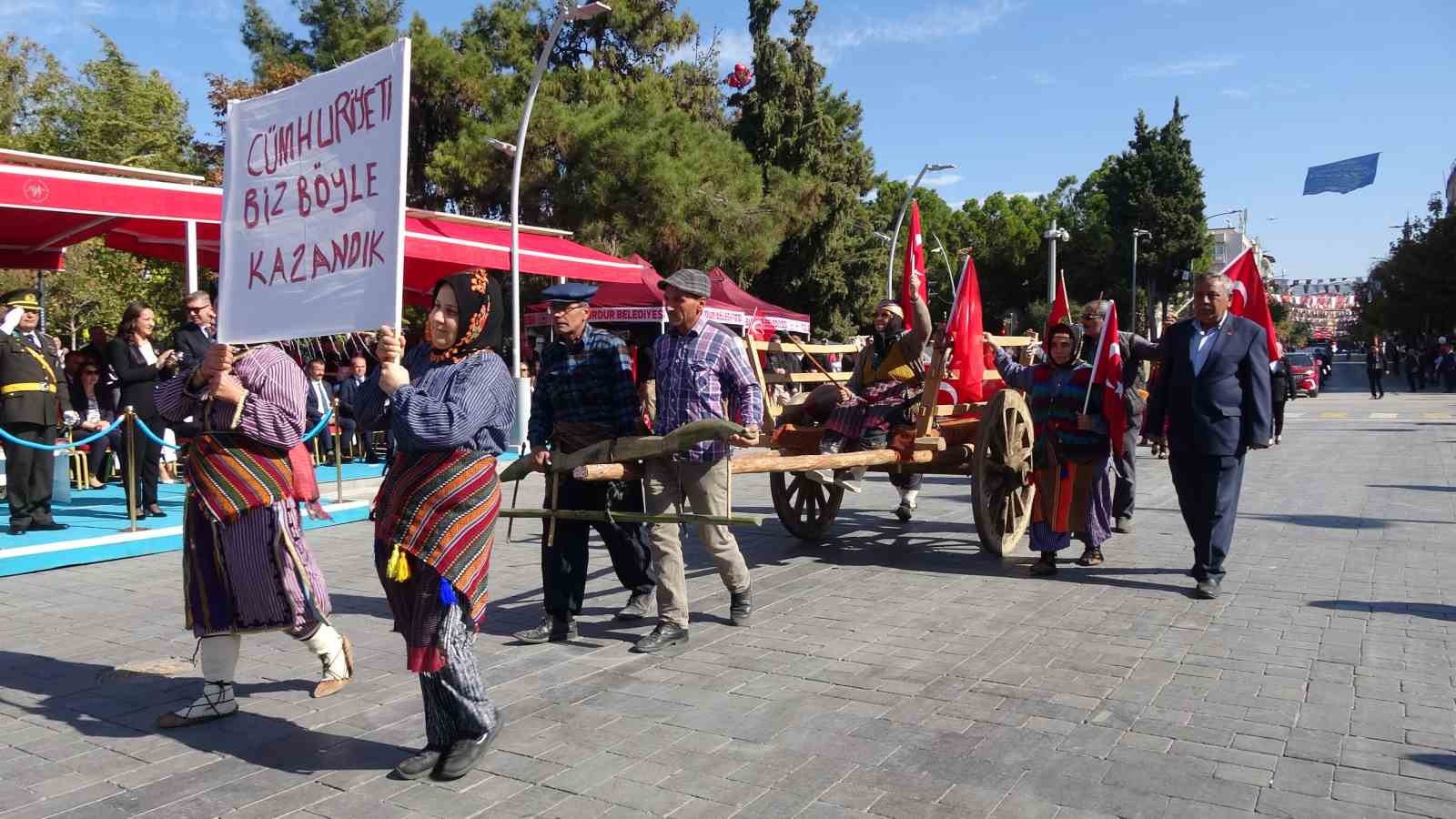 Cumhuriyet’in 101’inci yılı Burdur’da coşkuyla kutlandı
