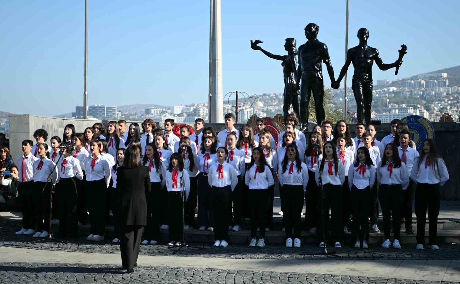 Kuşadası’nda Cumhuriyet Bayramı coşkuyla kutlandı
