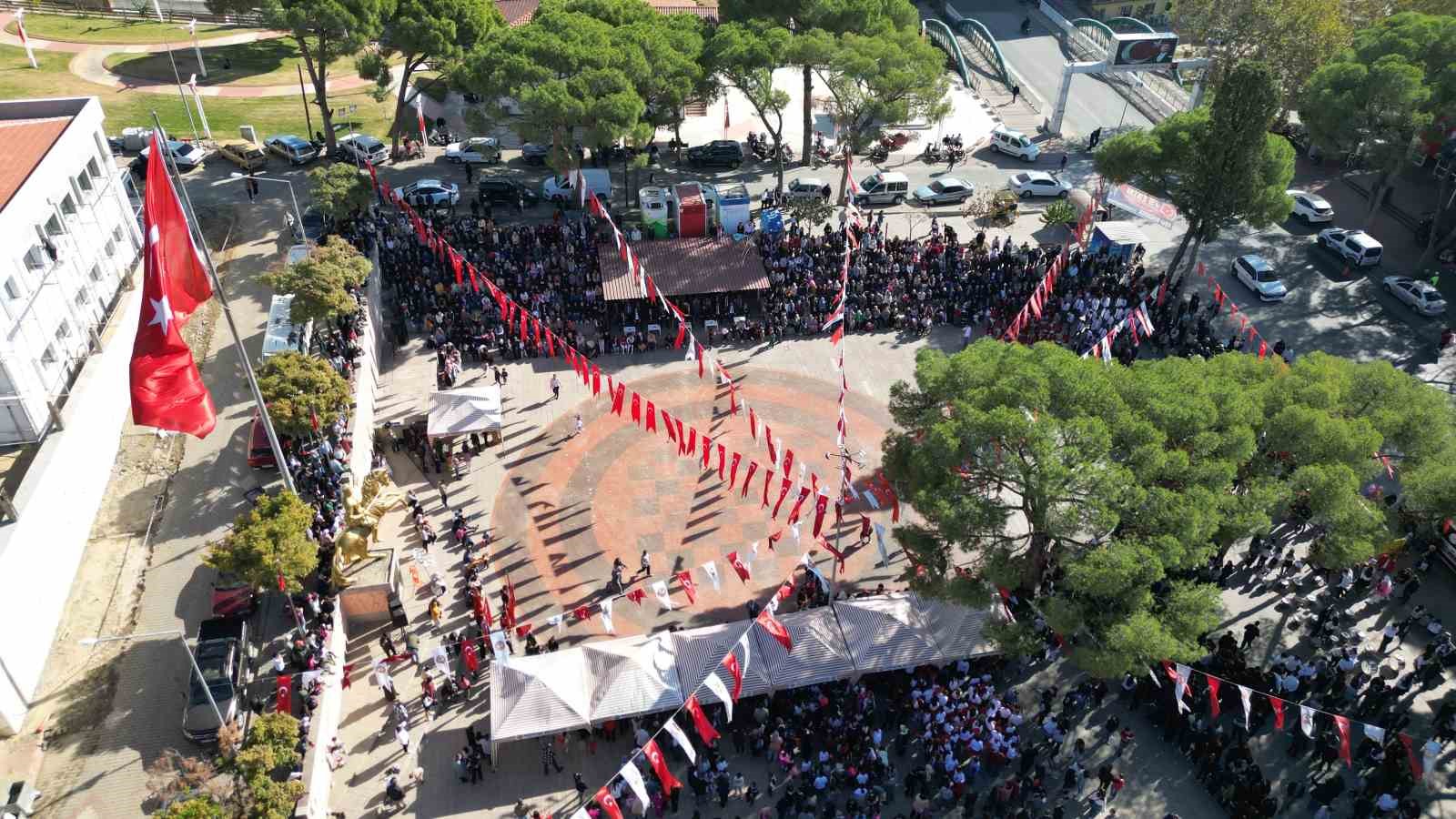 Kuyucak’ta Cumhuriyet coşkusu meydanlara sığmadı
