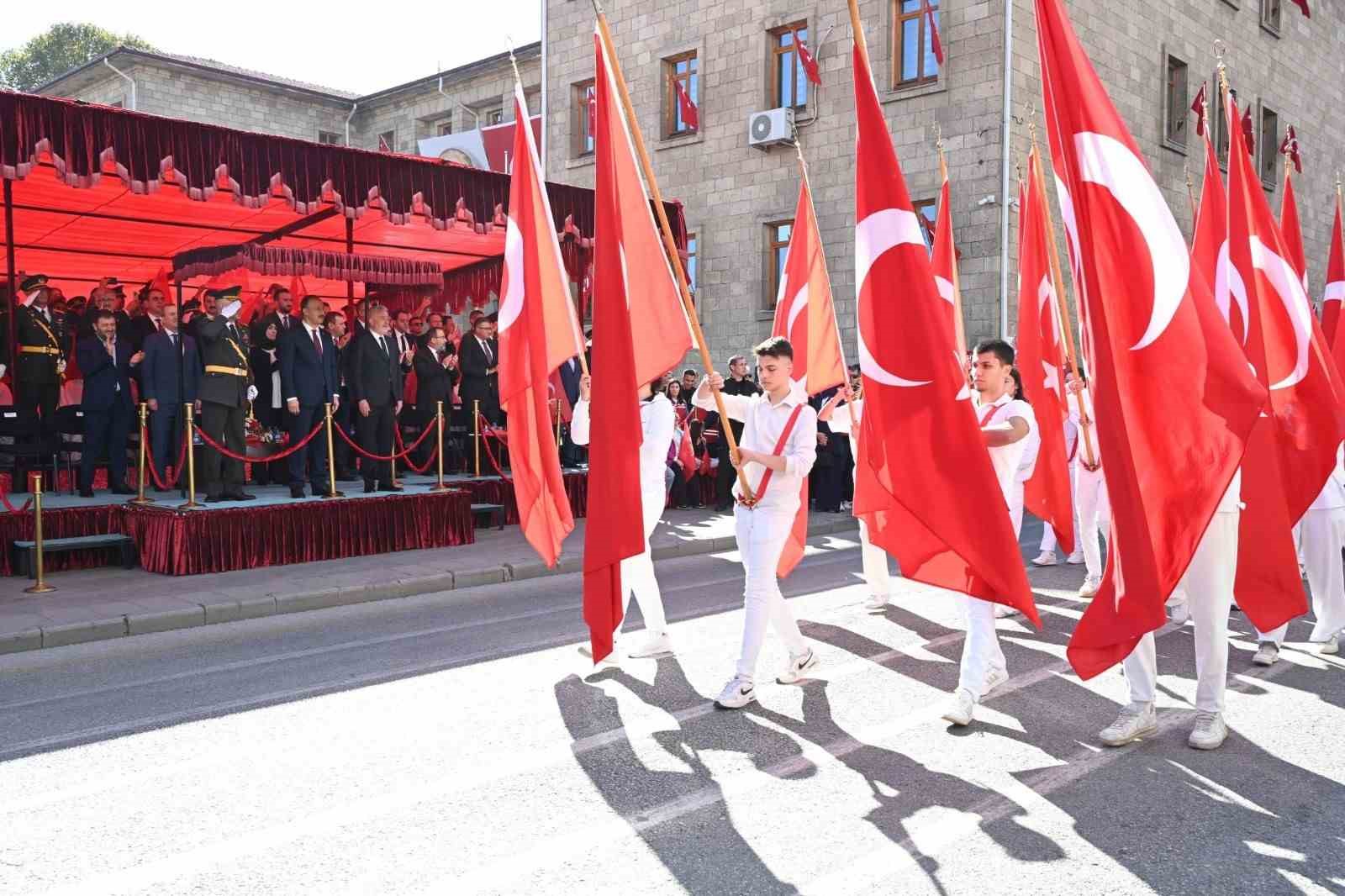 Isparta’da Cumhuriyetin 101’inci yılı coşkuyla kutlandı
