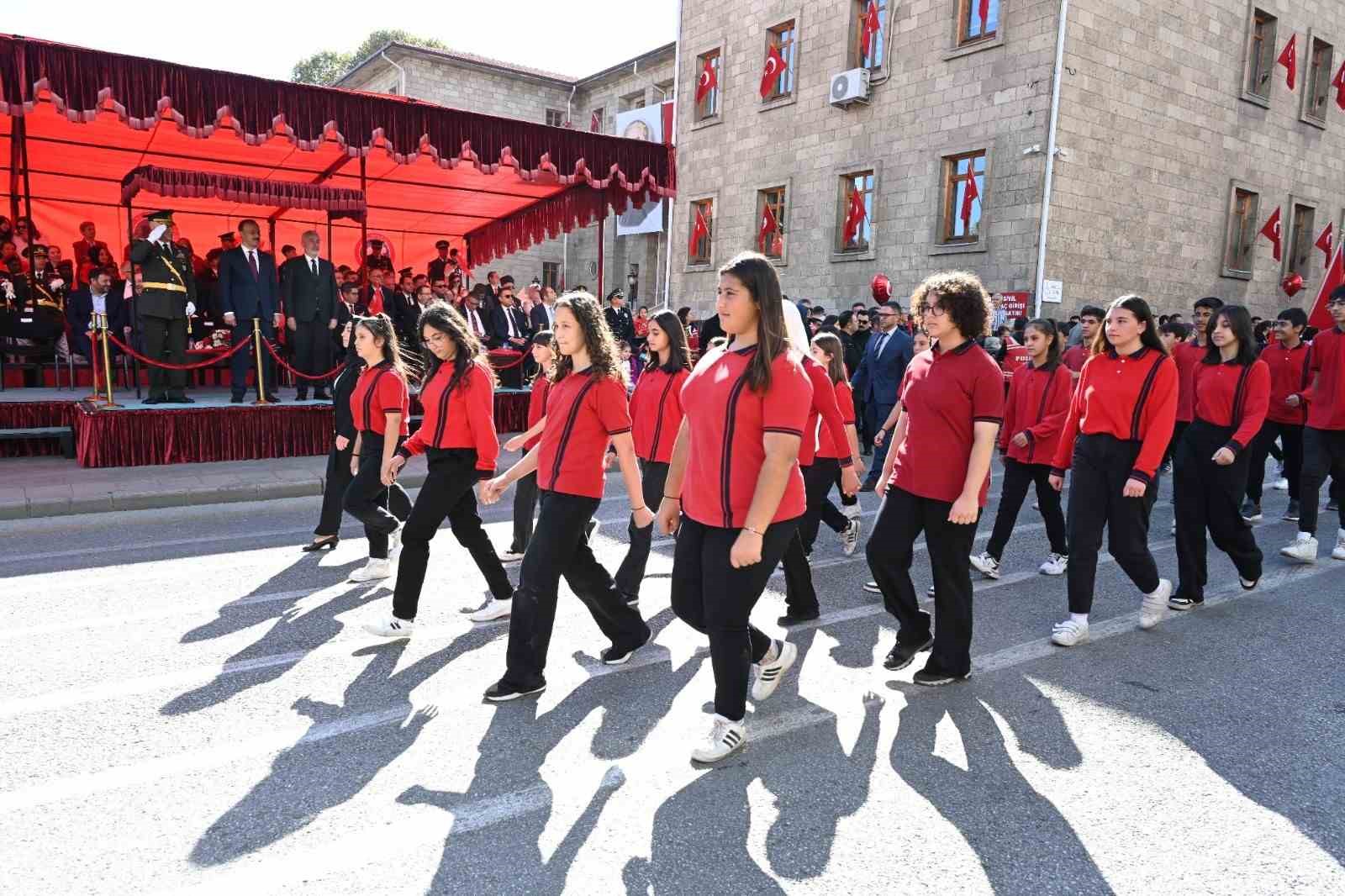 Isparta’da Cumhuriyetin 101’inci yılı coşkuyla kutlandı
