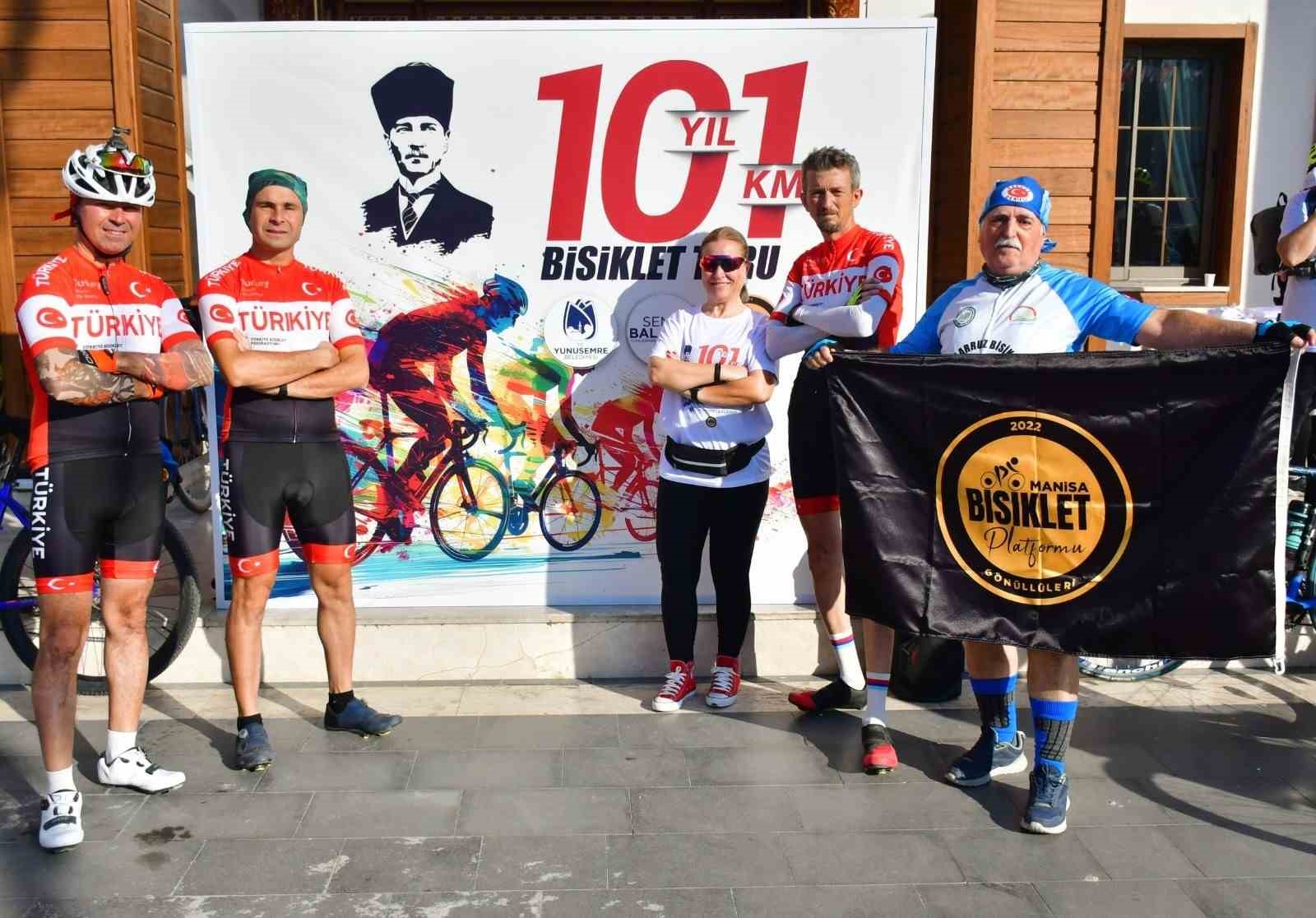 Yunusemre’de cumhuriyet için 101 kilometre pedal çevirdiler
