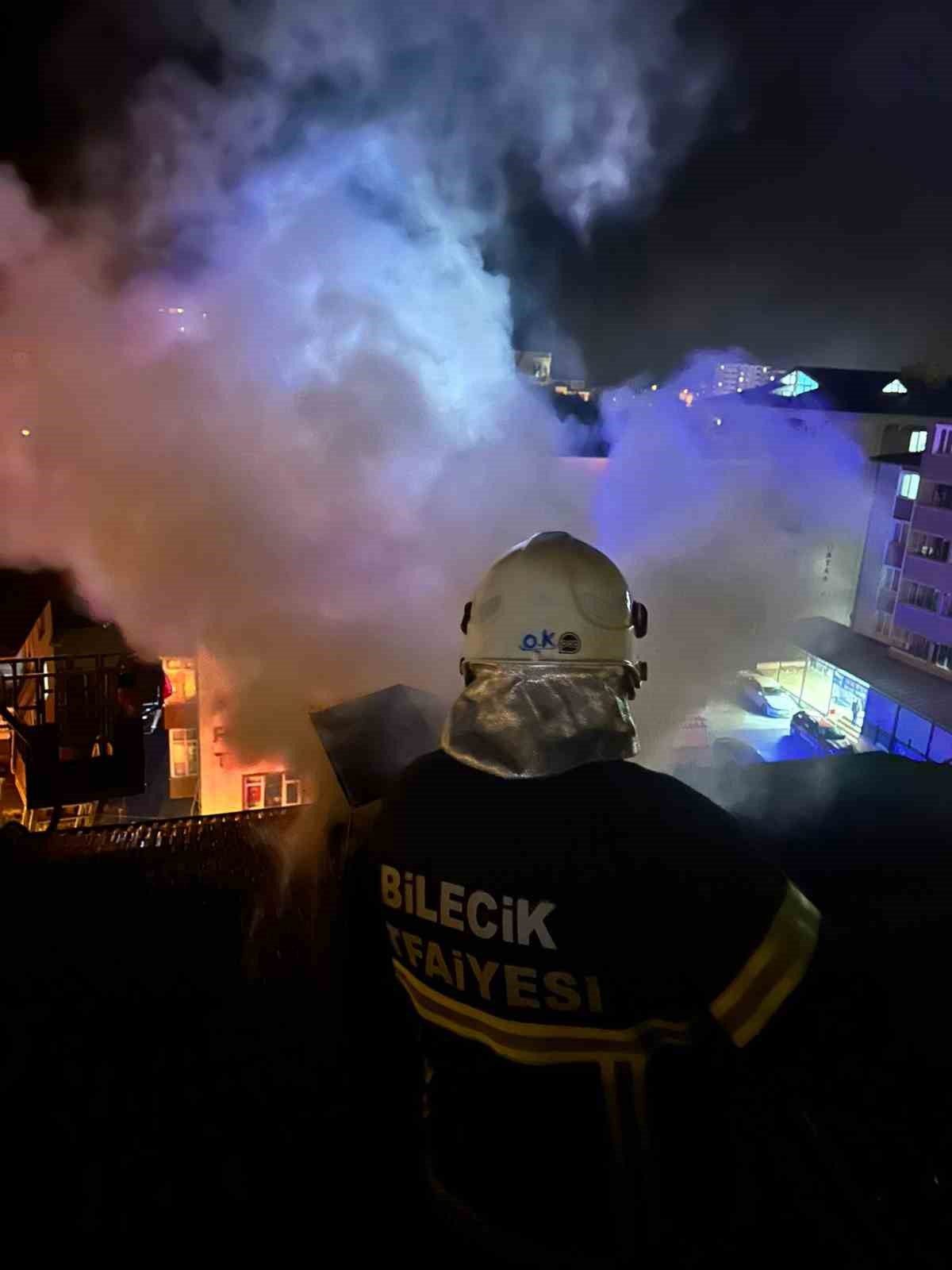 Bilecik’te çatı katında çıkan yangını korkuttu
