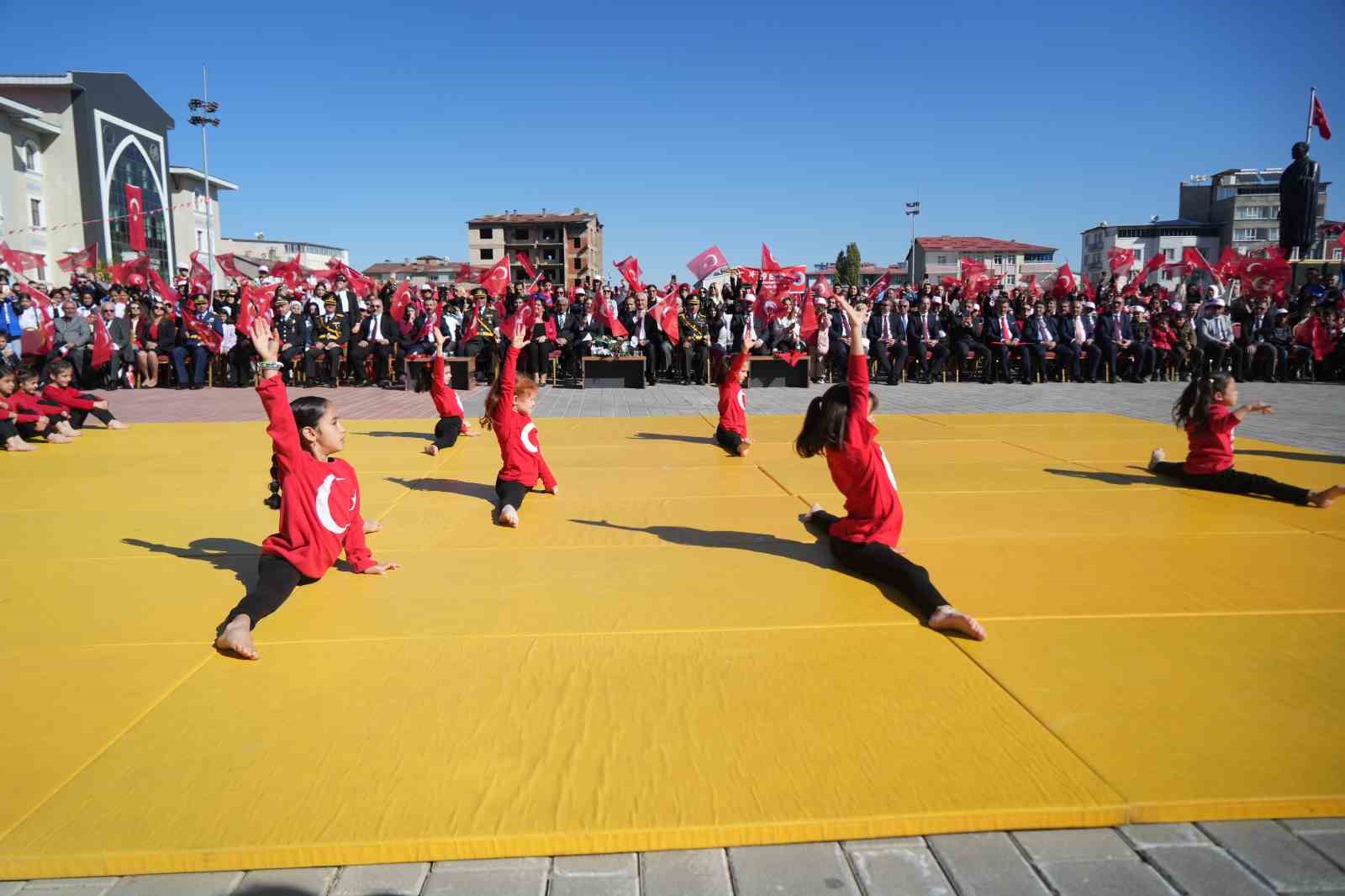 Muş’ta Cumhuriyetin 101. yıl coşkusu
