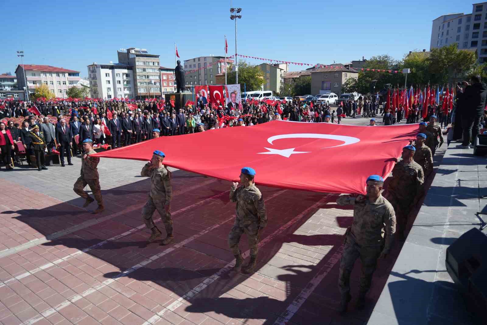 Muş’ta Cumhuriyetin 101. yıl coşkusu
