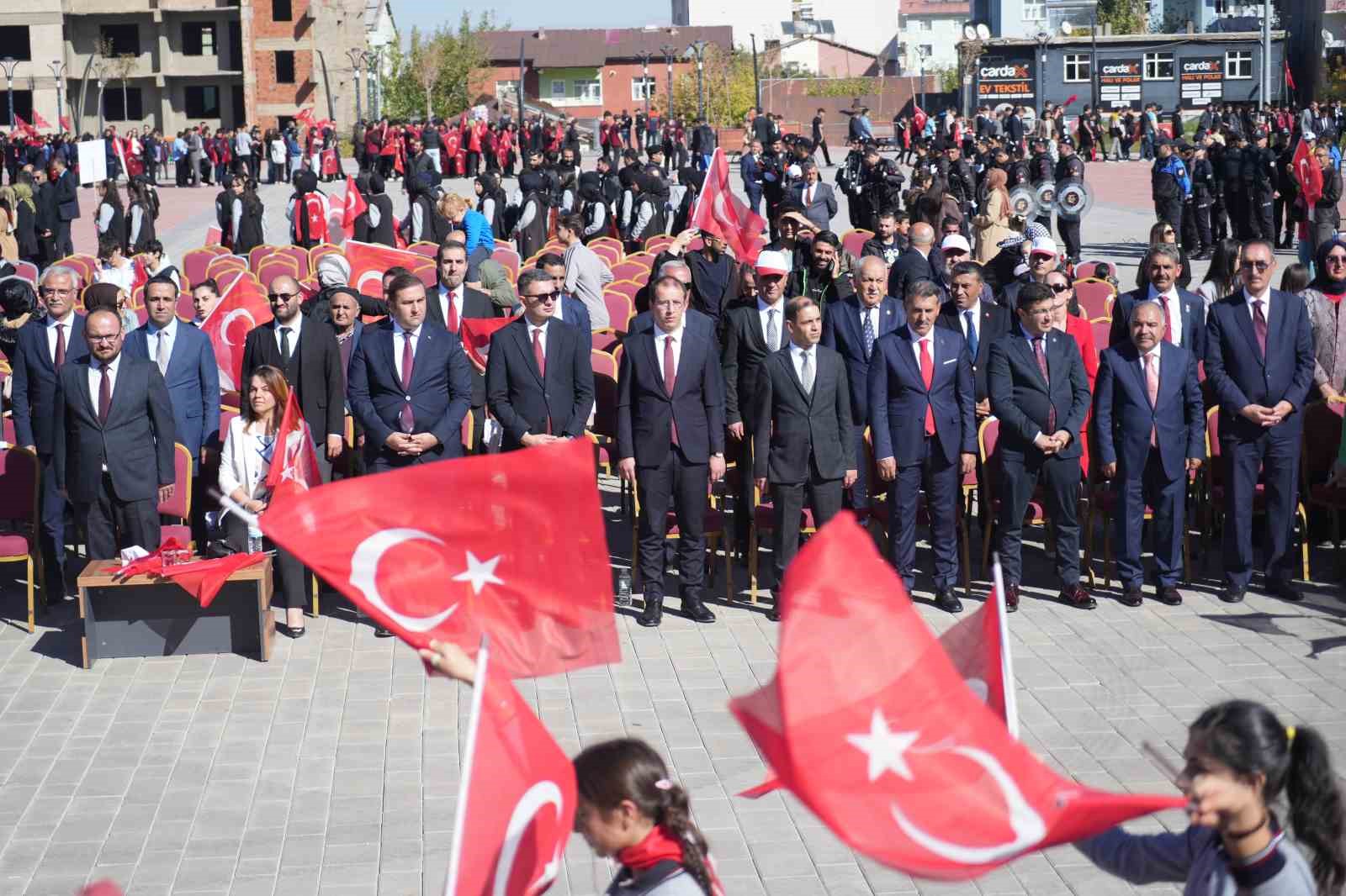 Muş’ta Cumhuriyetin 101. yıl coşkusu
