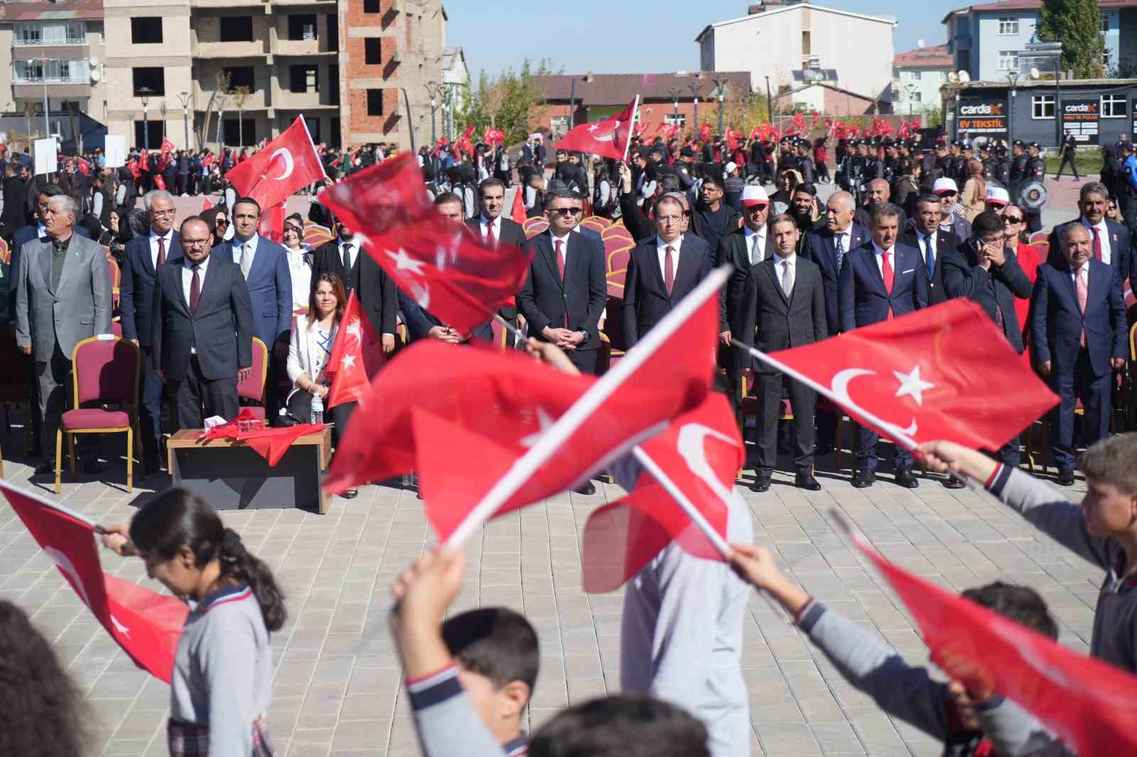 Muş’ta Cumhuriyetin 101. yıl coşkusu
