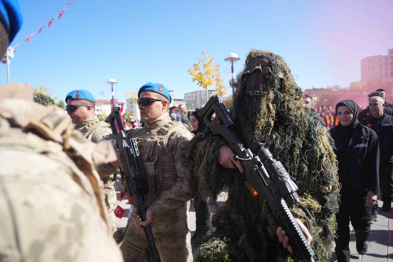 Muş’ta Cumhuriyetin 101. yıl coşkusu
