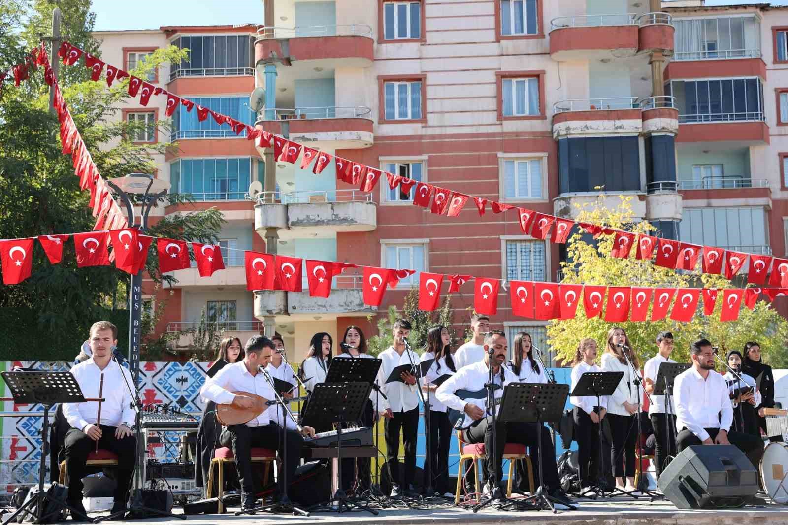 Muş’ta Cumhuriyetin 101. yıl coşkusu
