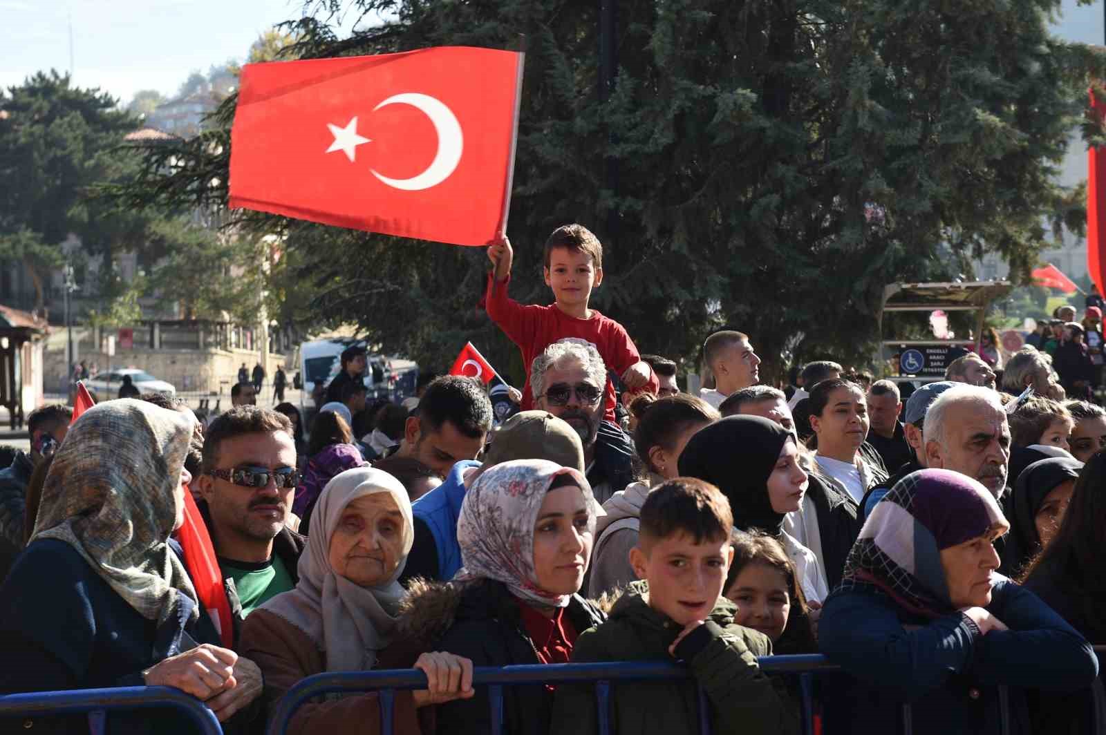 Komandolardan anlamlı TUSAŞ pankartı
