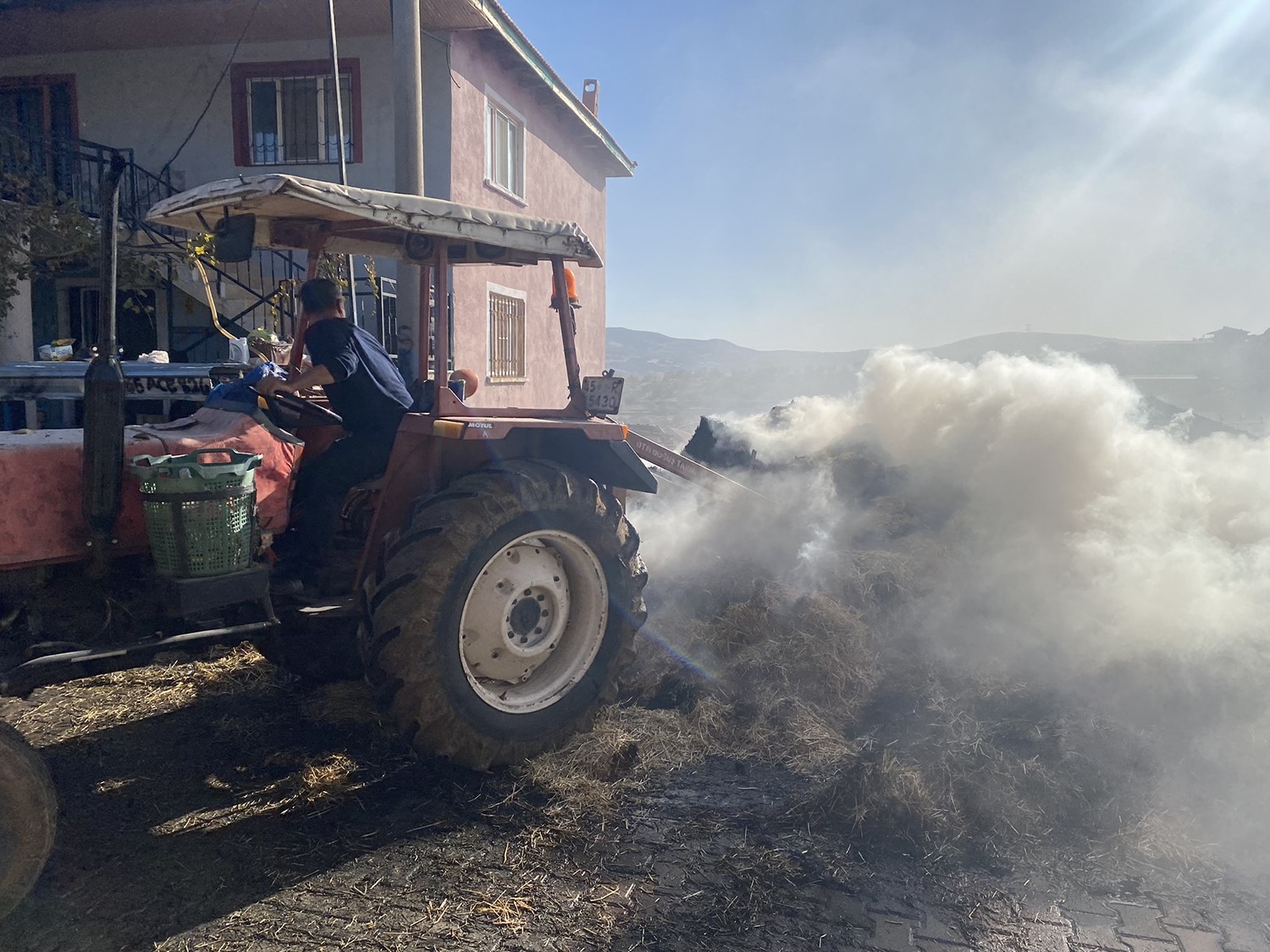 Kula’da saman yangını korkuttu
