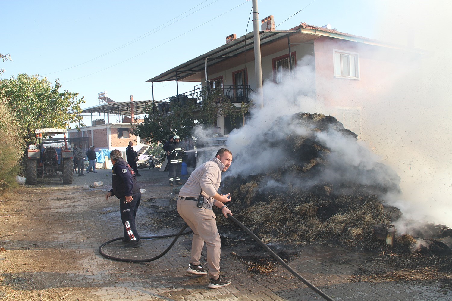 Kula’da saman yangını korkuttu
