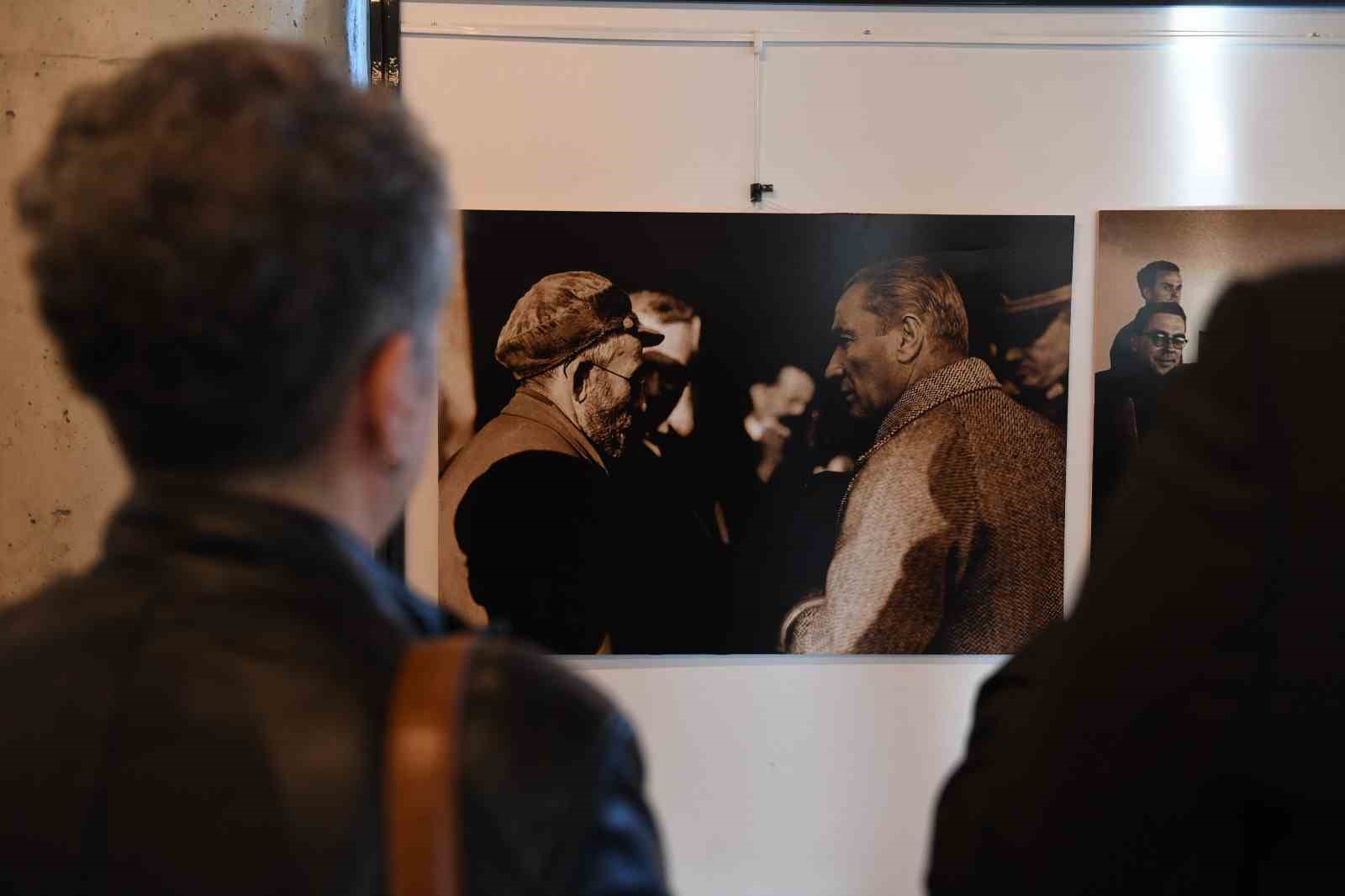 Atatürk’ün en özel fotoğrafları Osmangazi’de sergileniyor
