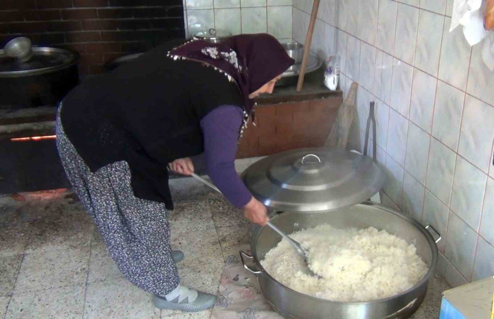 Kumbaba köyünde kurbanlar kesildi, şükür duaları yapıldı
