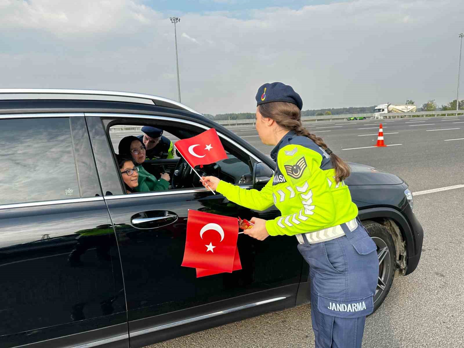 Sakarya’da 29 Ekim Cumhuriyet Bayramı coşkusu otoyollara taştı
